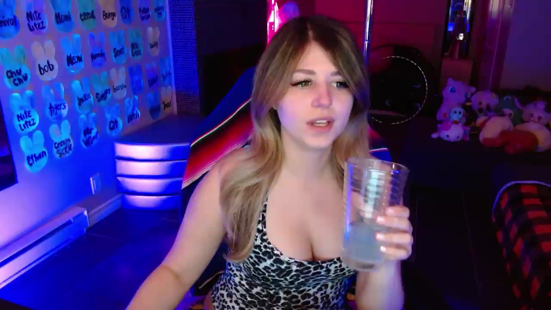 Gallery image thumbnail from Serafina's myfreecams stream on, 05/18/2026, 03:13 image 8 of 20