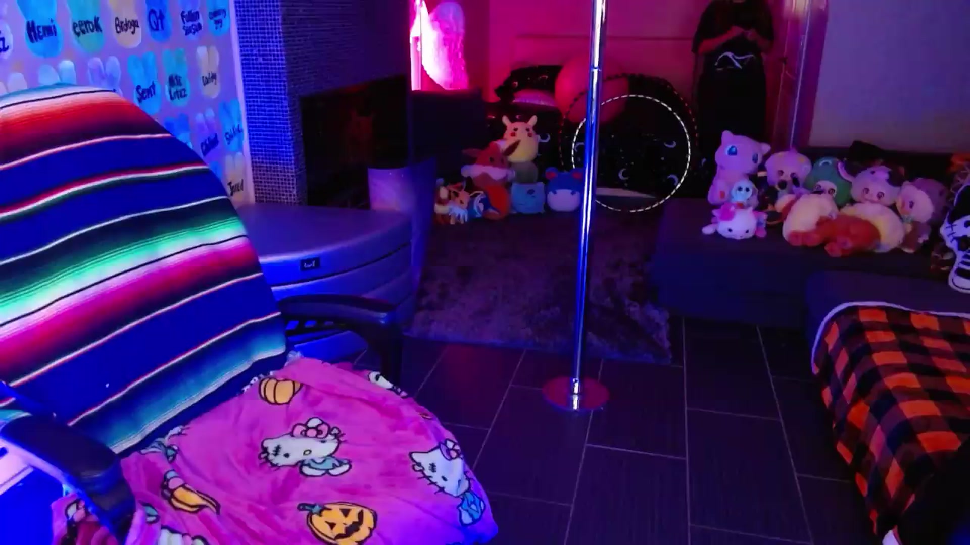 Gallery image thumbnail from Serafina's myfreecams stream on, 05/22/2026, 03:35 image 18 of 20