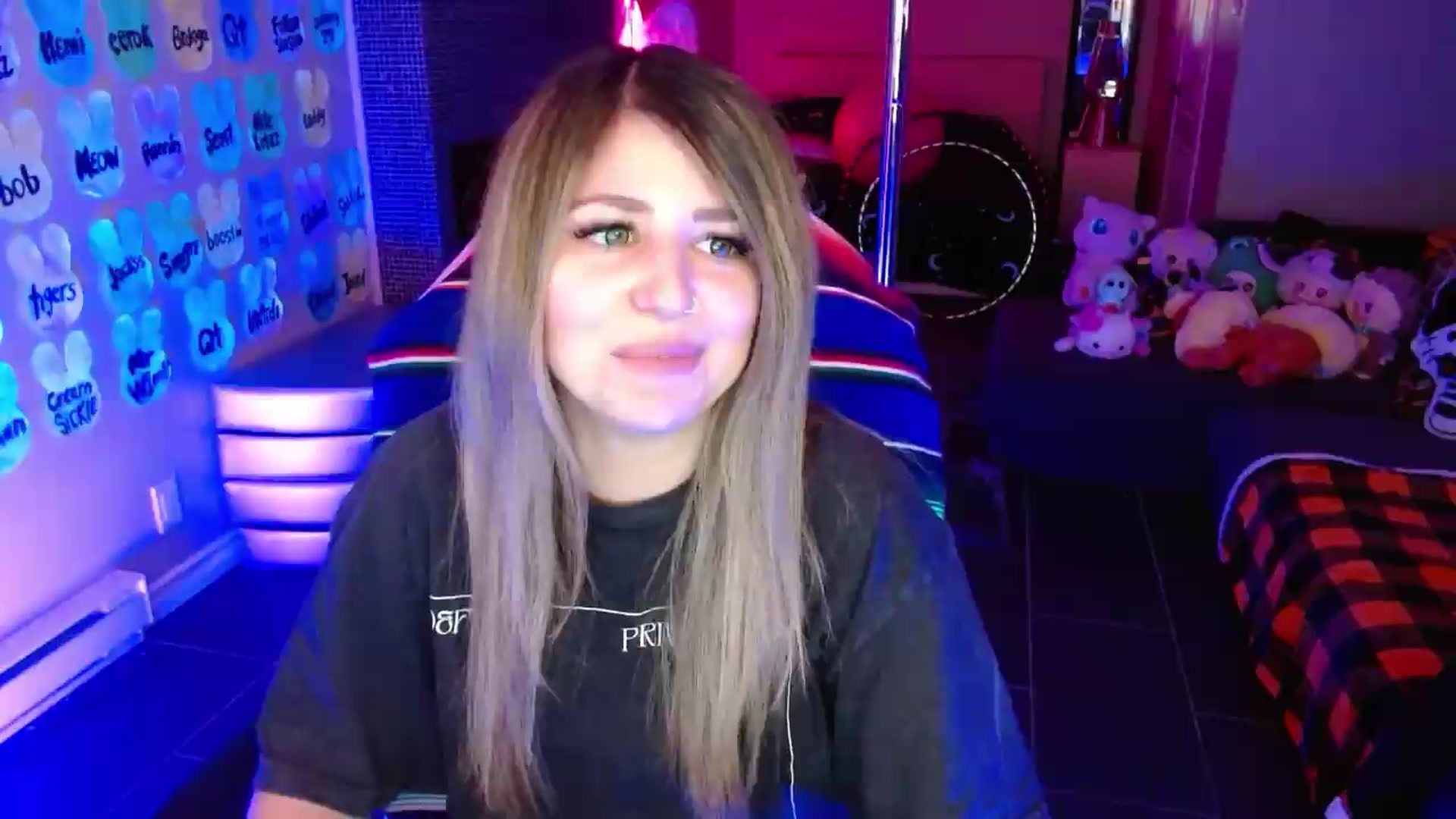 Gallery image thumbnail from Serafina's myfreecams stream on, 05/22/2026, 03:35 image 14 of 20