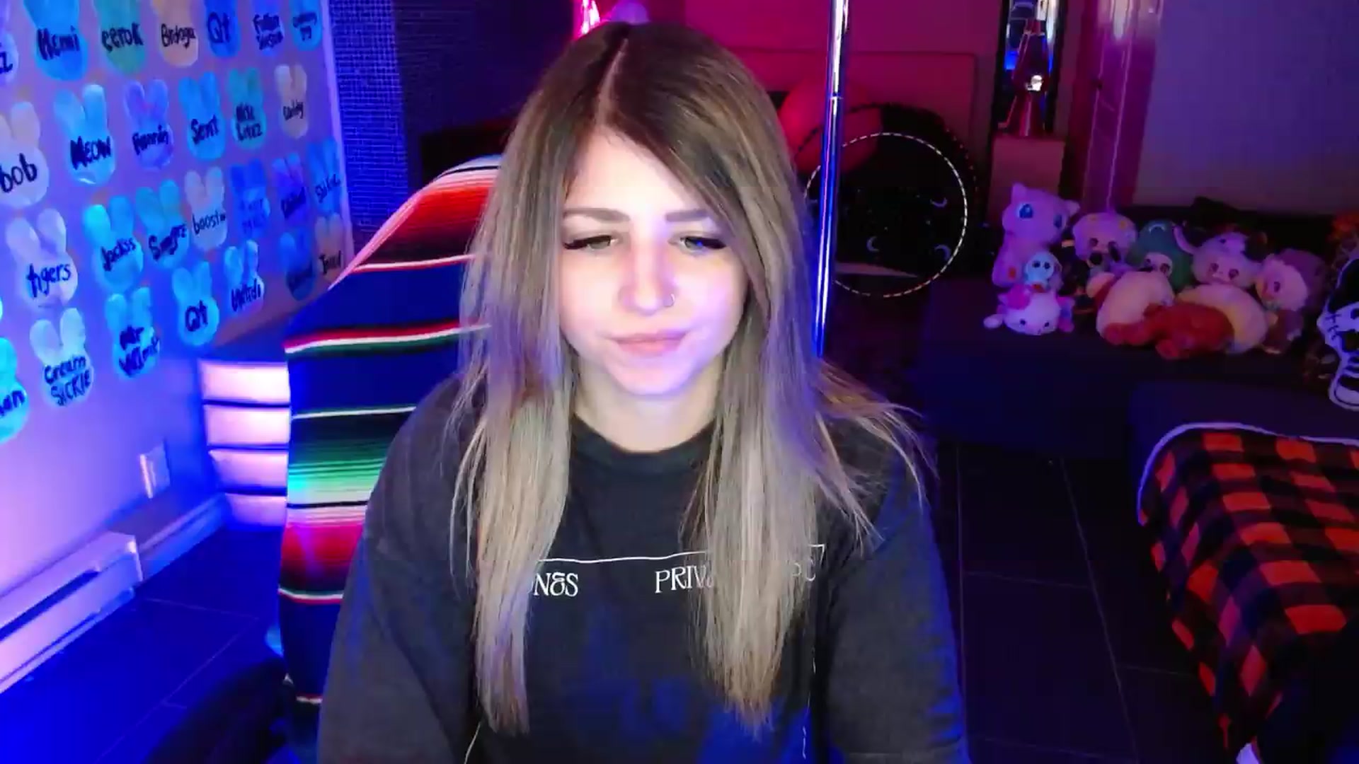 Gallery image thumbnail from Serafina's myfreecams stream on, 05/22/2026, 03:35 image 9 of 20