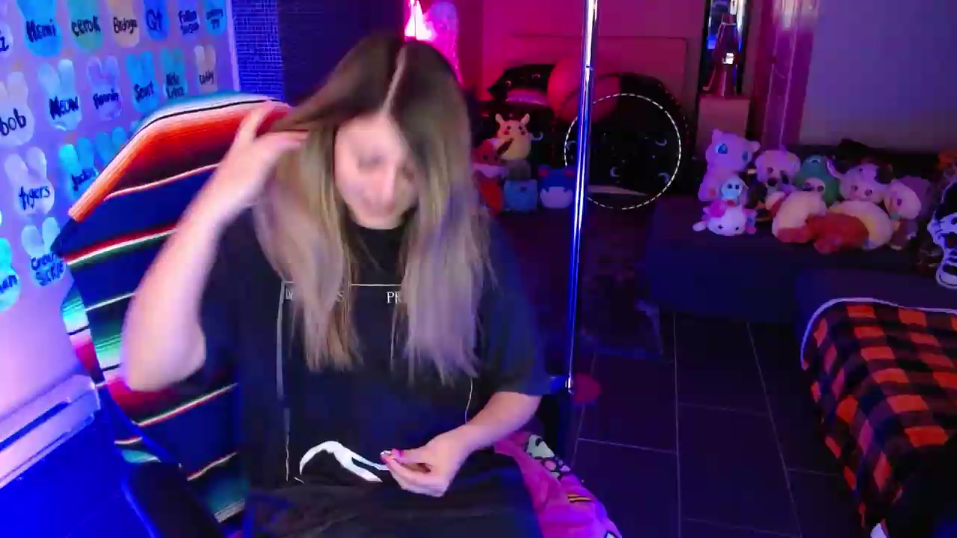 Gallery image thumbnail from Serafina's myfreecams stream on, 05/22/2026, 03:35 image 19 of 20