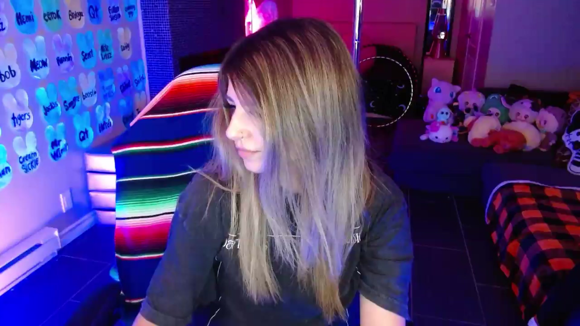 Gallery image thumbnail from Serafina's myfreecams stream on, 05/22/2026, 03:35 image 13 of 20