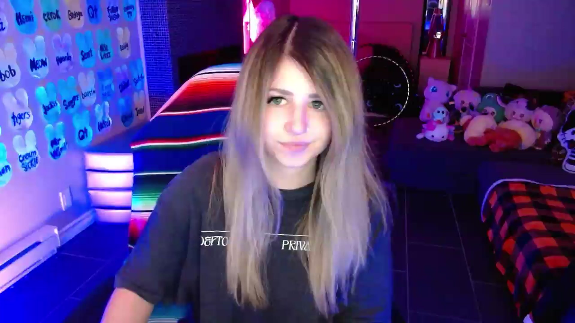 Gallery image thumbnail from Serafina's myfreecams stream on, 05/22/2026, 03:35 image 16 of 20