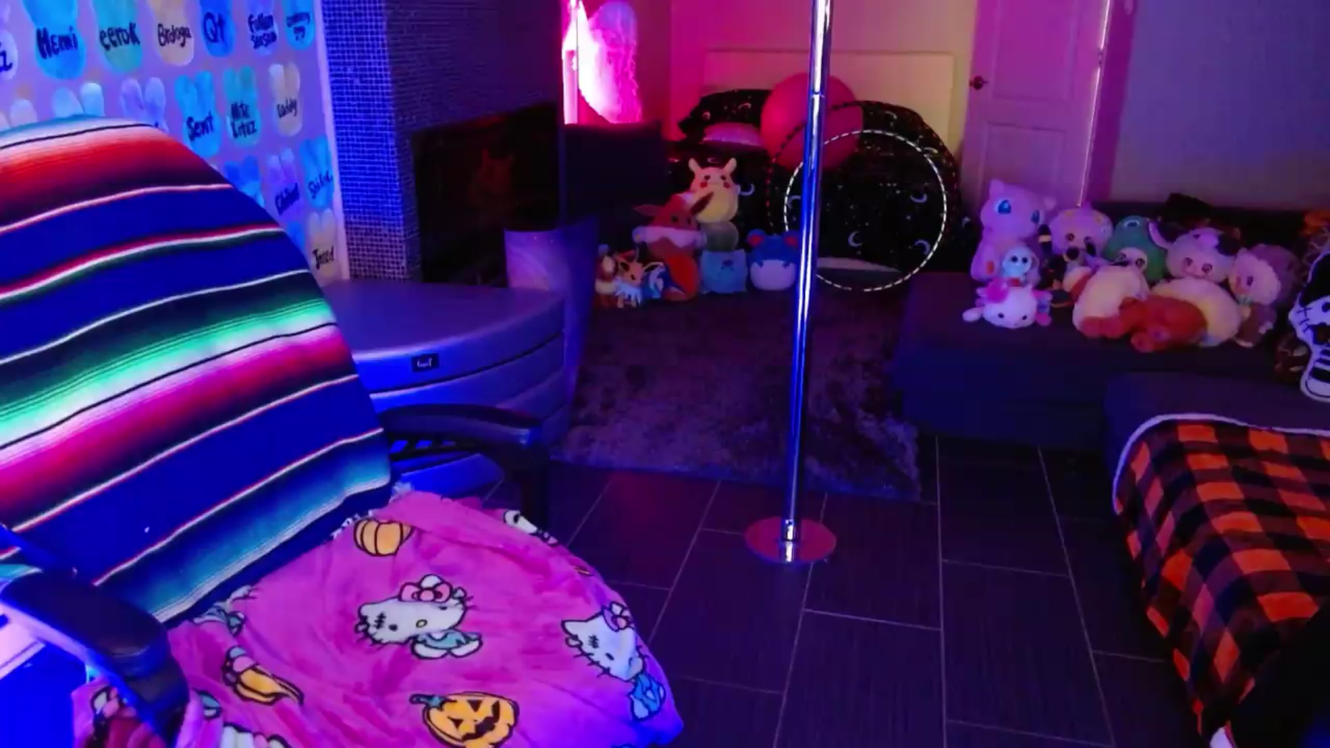 Gallery image thumbnail from Serafina's myfreecams stream on, 05/22/2026, 03:35 image 17 of 20
