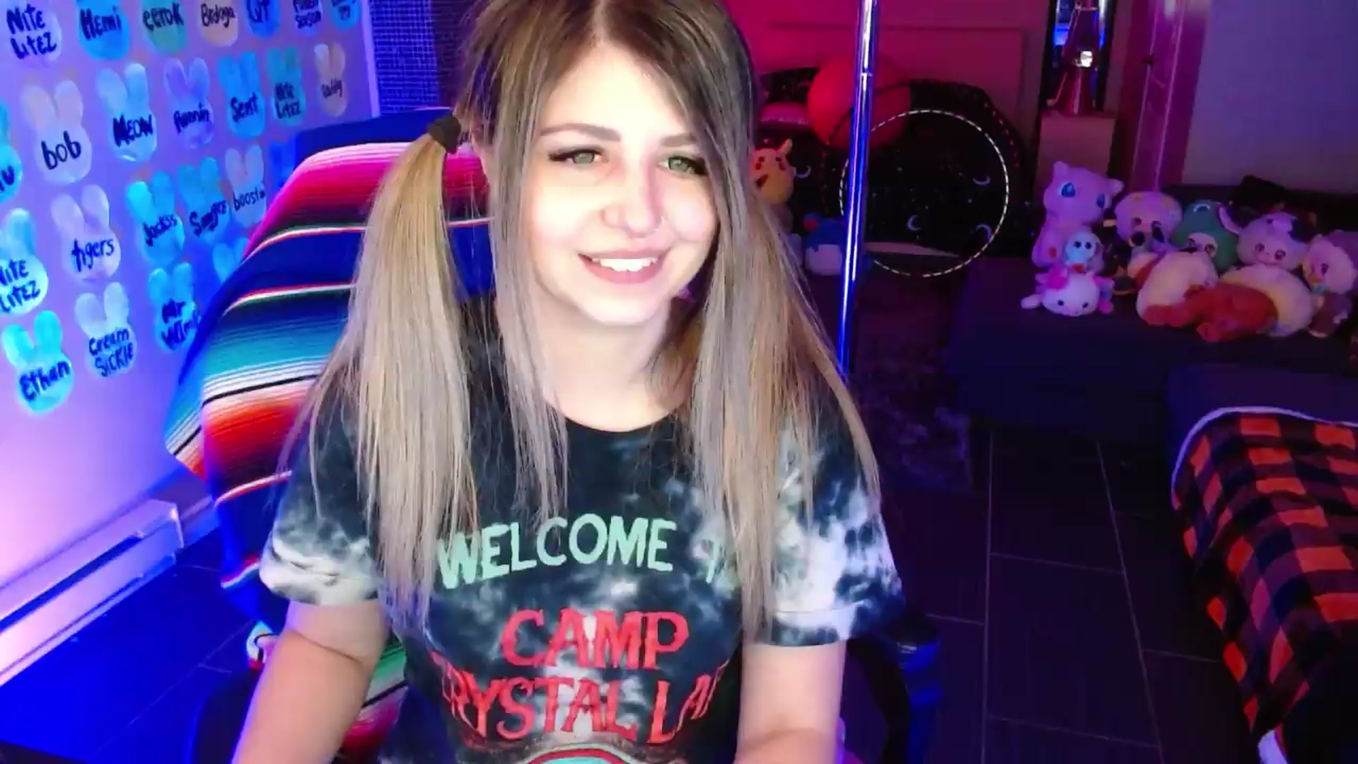 Gallery image thumbnail from Serafina's myfreecams stream on, 05/23/2026, 04:10 image 15 of 20