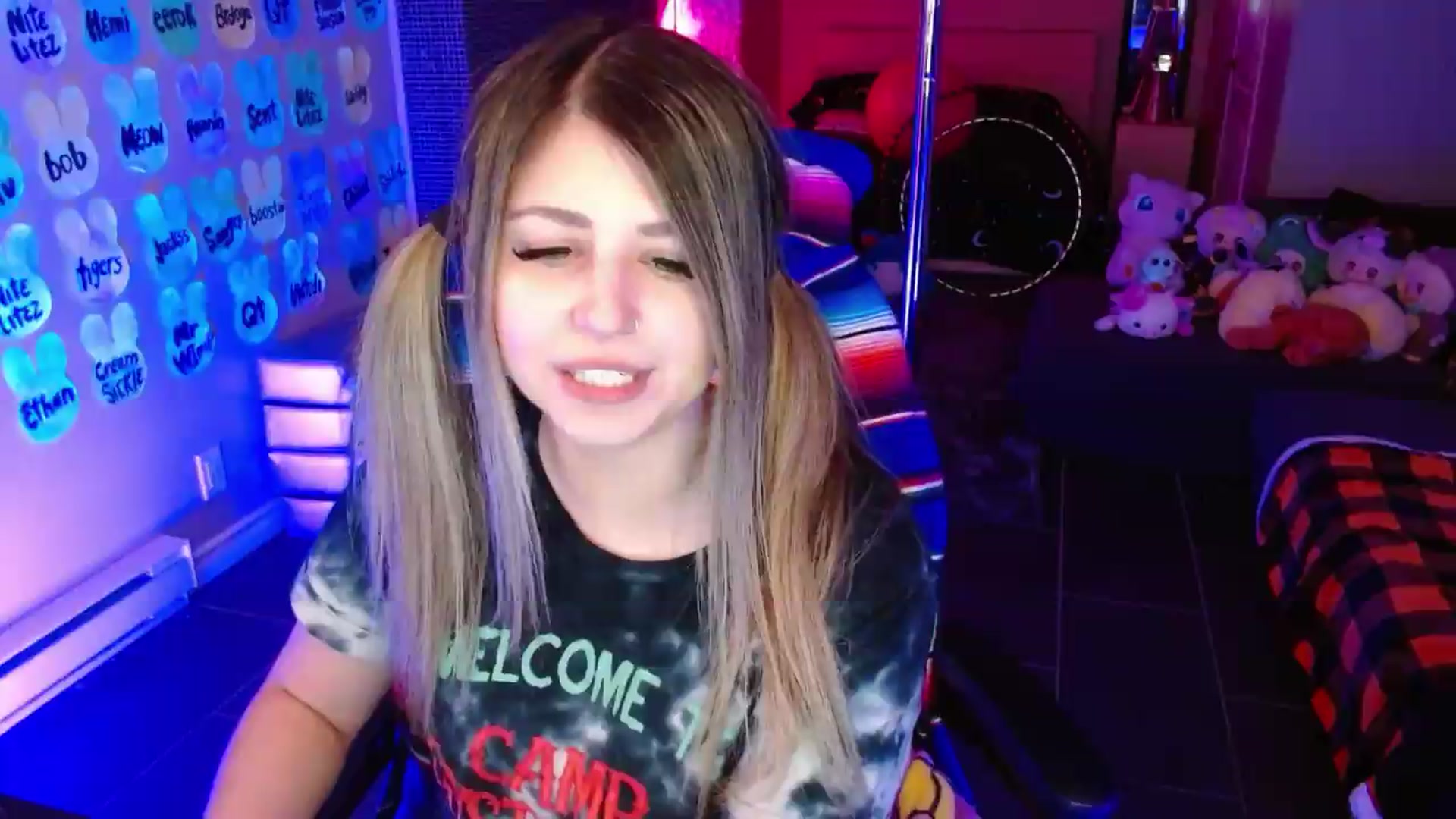 Gallery image thumbnail from Serafina's myfreecams stream on, 05/23/2026, 04:10 image 16 of 20