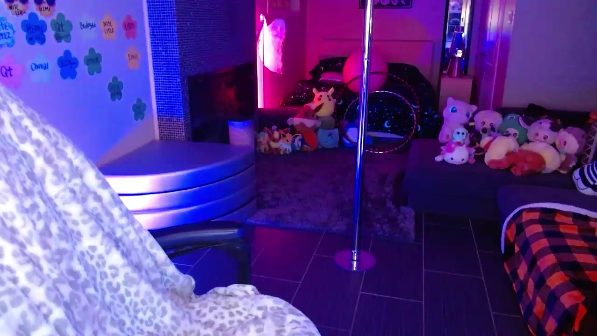 Gallery image thumbnail from Serafina's myfreecams stream on, 06/10/2026, 05:47 image 10 of 20