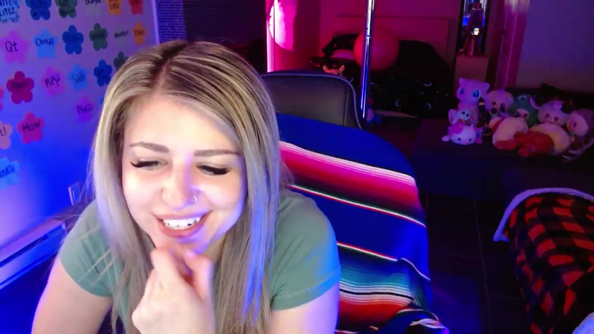Gallery image thumbnail from Serafina's myfreecams stream on, 06/22/2026, 03:12 image 6 of 20