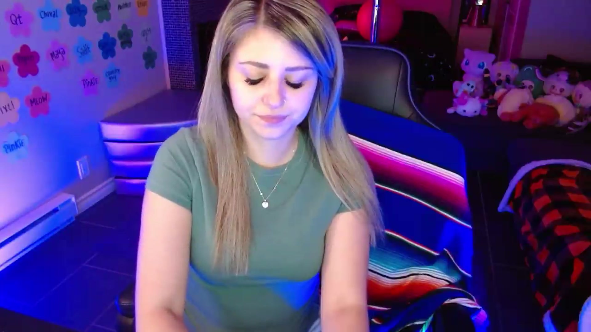 Gallery image thumbnail from Serafina's myfreecams stream on, 06/22/2026, 03:12 image 17 of 20