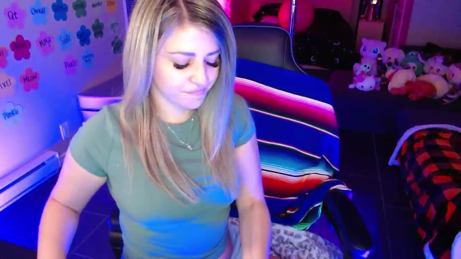 Gallery image thumbnail from Serafina's myfreecams stream on, 06/22/2026, 03:12 image 12 of 20