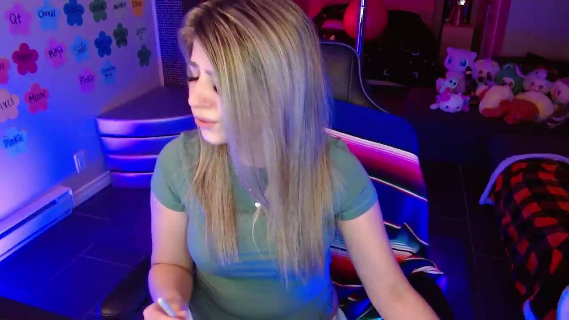 Gallery image thumbnail from Serafina's myfreecams stream on, 06/22/2026, 03:12 image 16 of 20