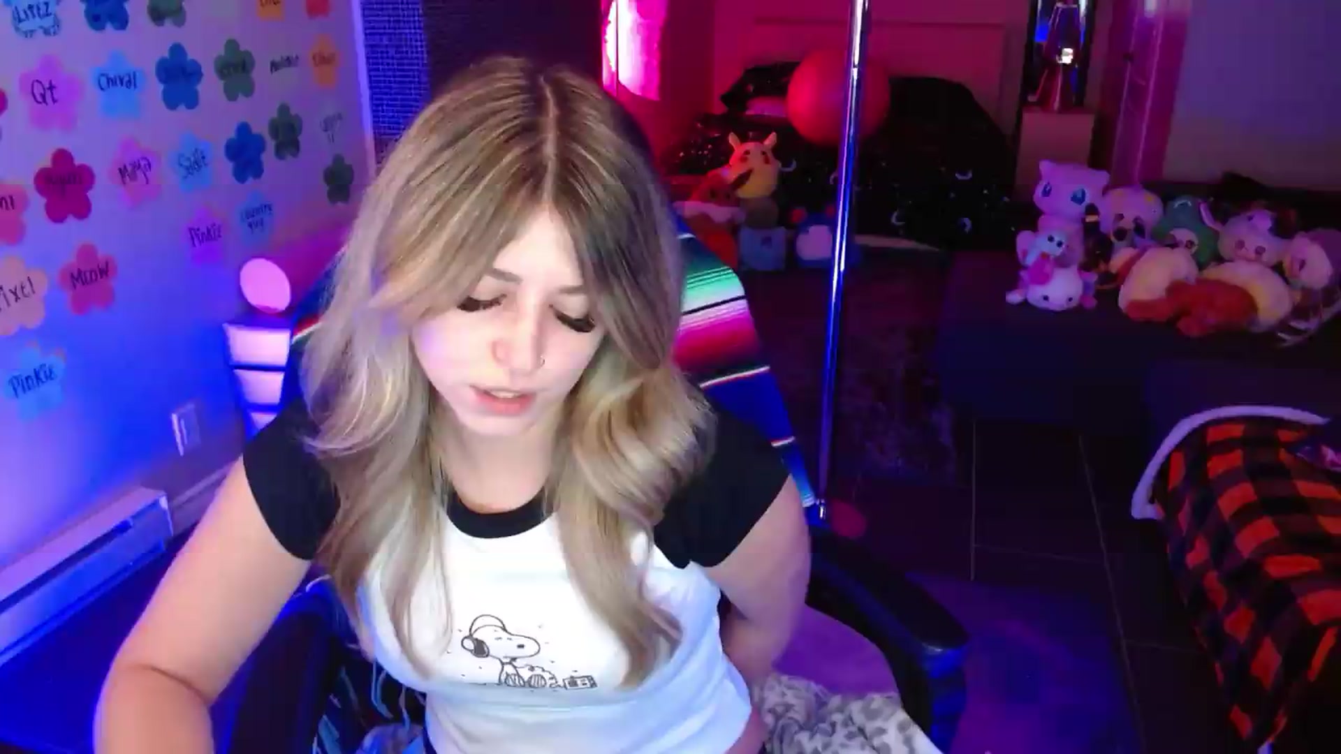 Gallery image thumbnail from Serafina's myfreecams stream on, 06/25/2026, 03:43 image 4 of 20
