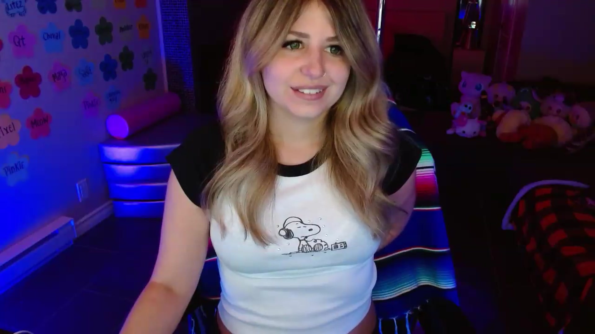 Gallery image thumbnail from Serafina's myfreecams stream on, 06/25/2026, 03:43 image 15 of 20