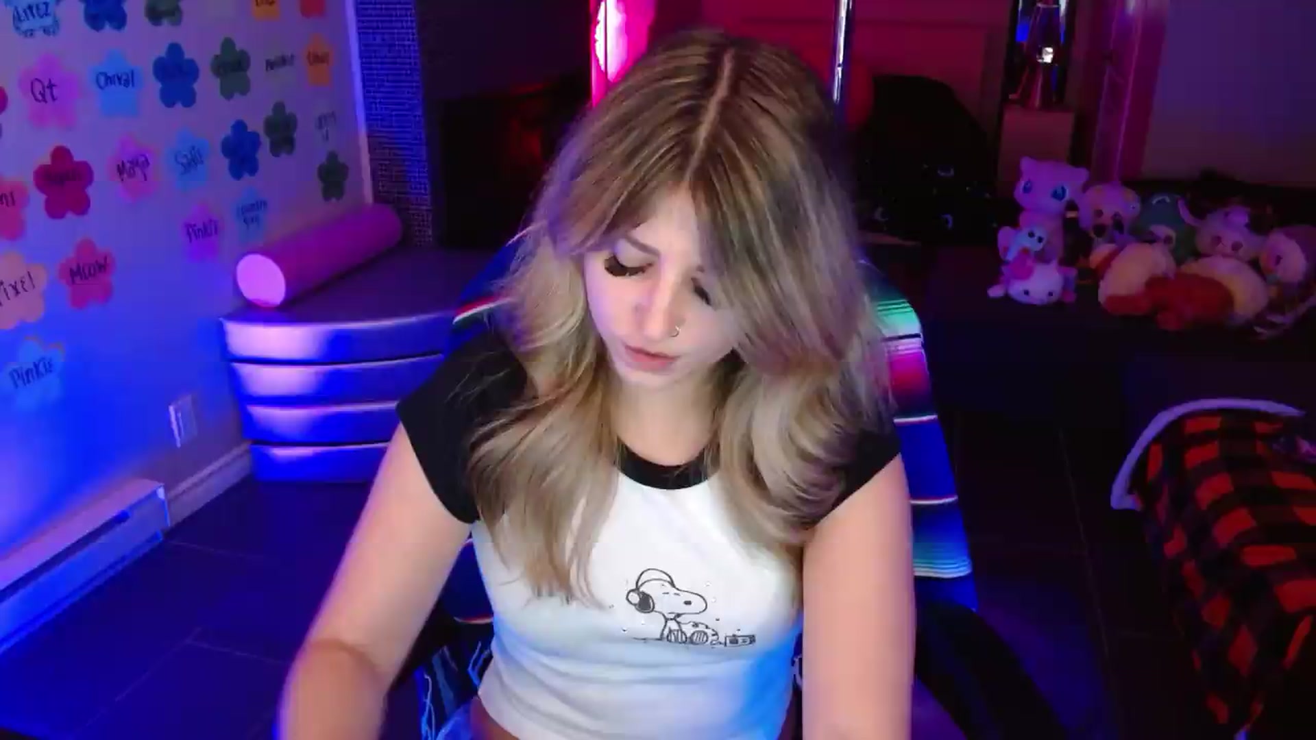 Gallery image thumbnail from Serafina's myfreecams stream on, 06/25/2026, 03:43 image 1 of 20
