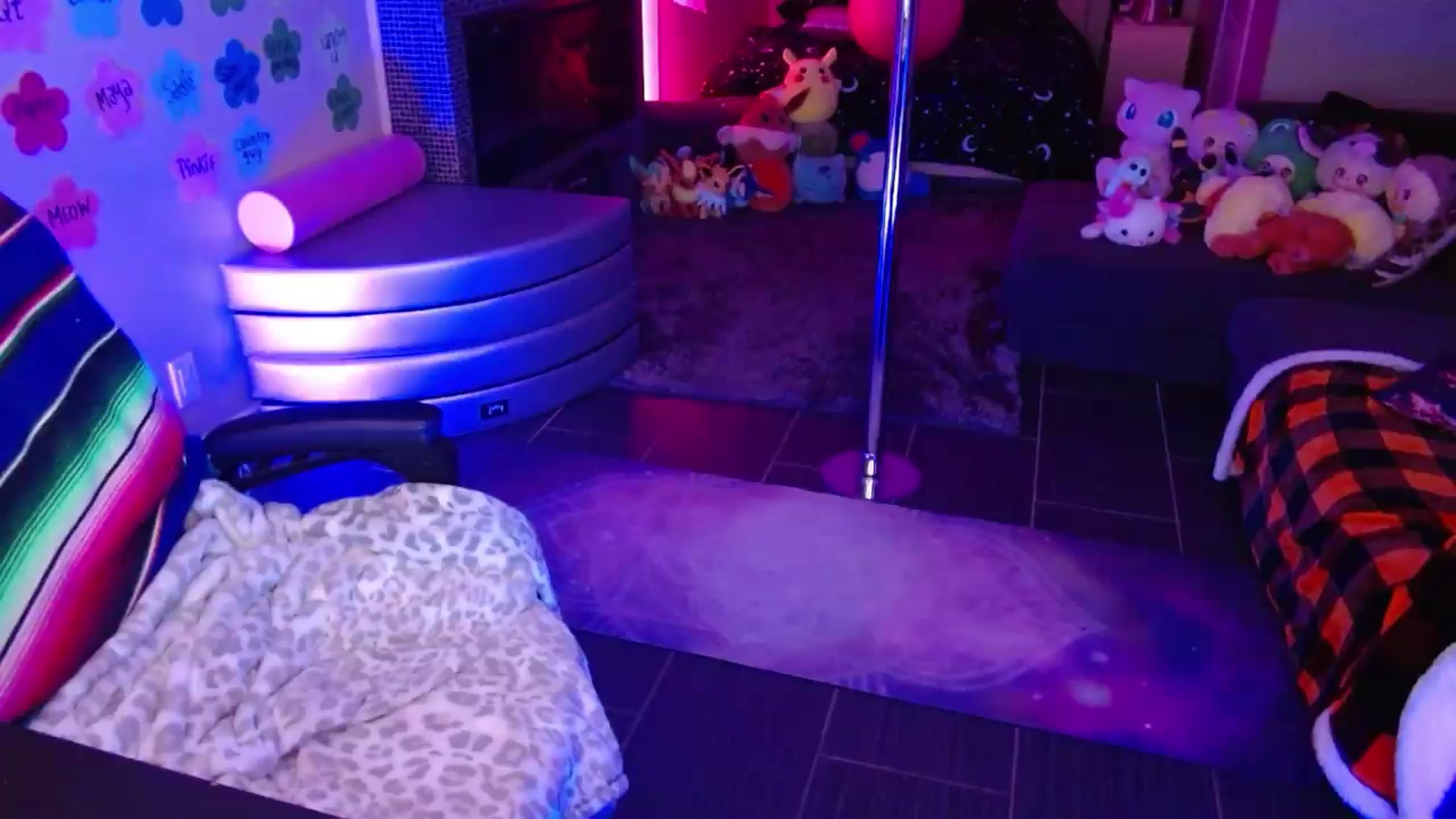 Gallery image thumbnail from Serafina's myfreecams stream on, 06/26/2026, 05:02 image 16 of 20