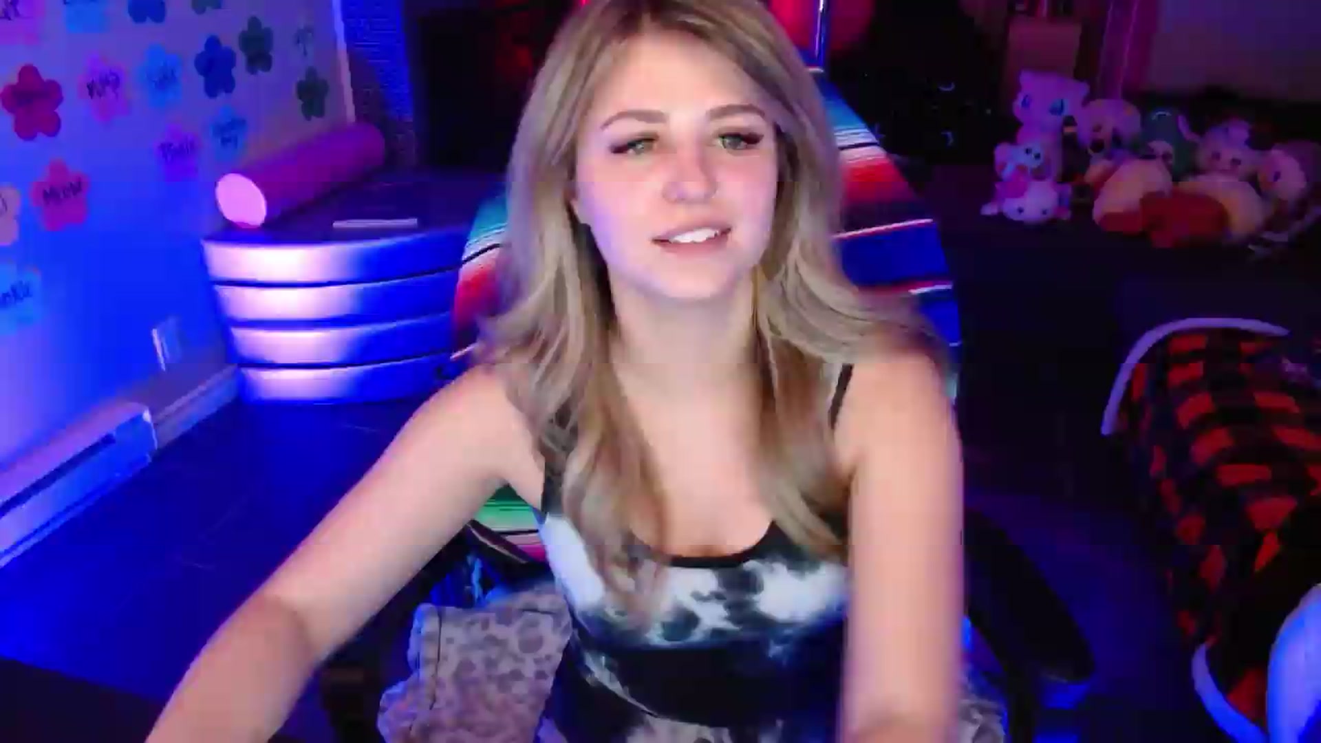 Gallery image thumbnail from Serafina's myfreecams stream on, 06/26/2026, 05:02 image 12 of 20