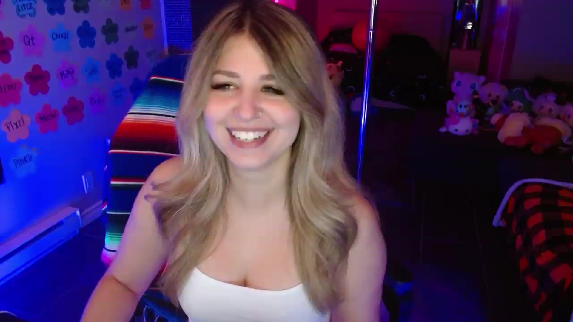 Gallery image thumbnail from Serafina's myfreecams stream on, 07/04/2026, 04:21 image 16 of 20