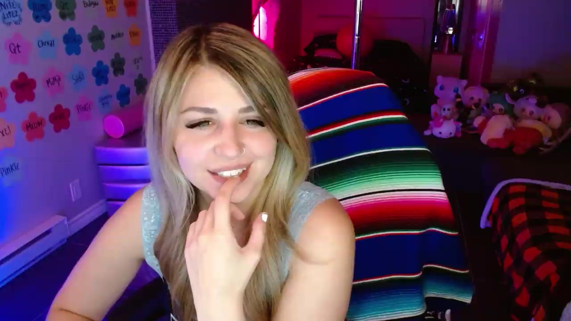 Gallery image thumbnail from Serafina's myfreecams stream on, 07/08/2026, 06:01 image 9 of 20