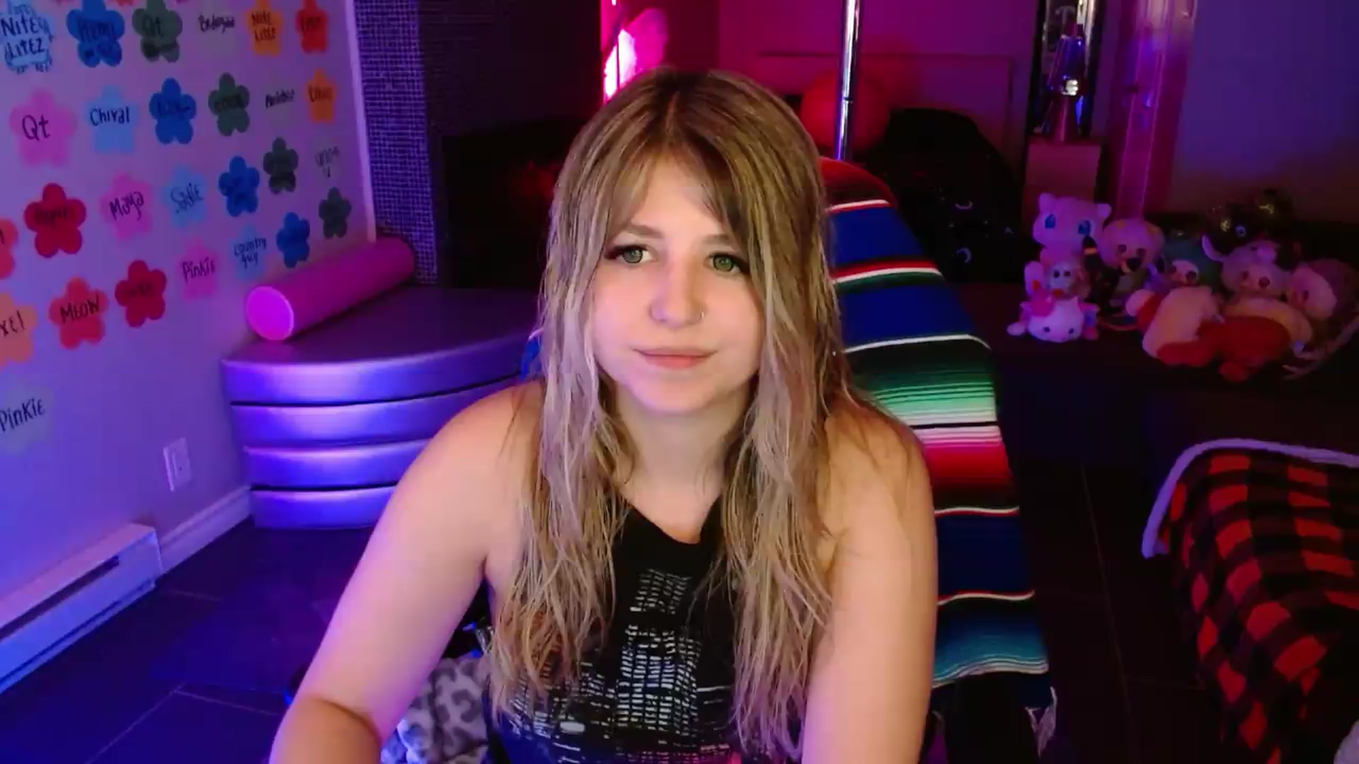 Gallery image thumbnail from Serafina's myfreecams stream on, 07/09/2026, 05:25 image 1 of 20