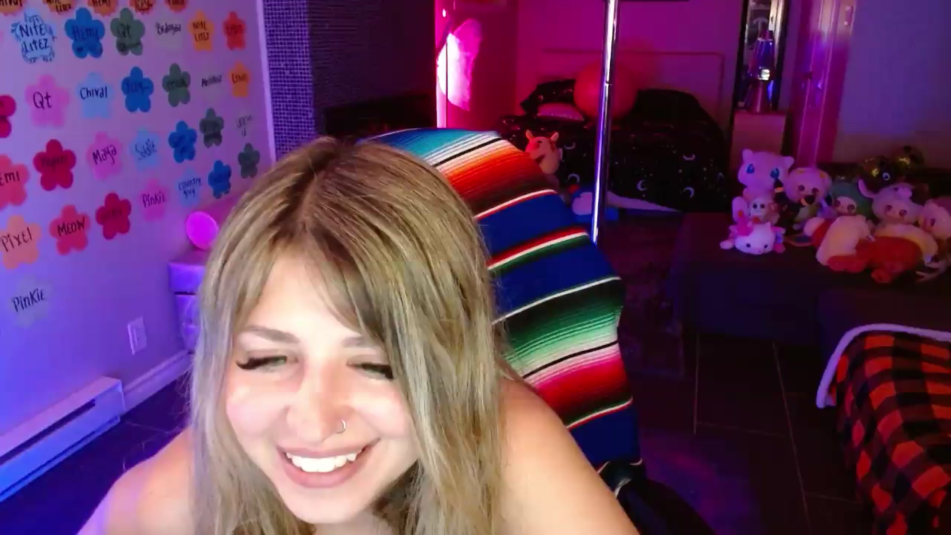 Gallery image thumbnail from Serafina's myfreecams stream on, 07/09/2026, 05:25 image 17 of 20