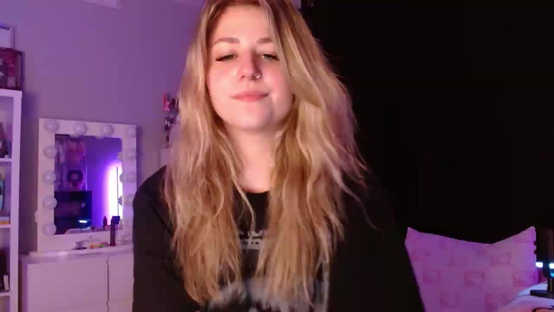 Gallery image thumbnail from Serafina's myfreecams stream on, 07/10/2026, 03:20 image 17 of 20