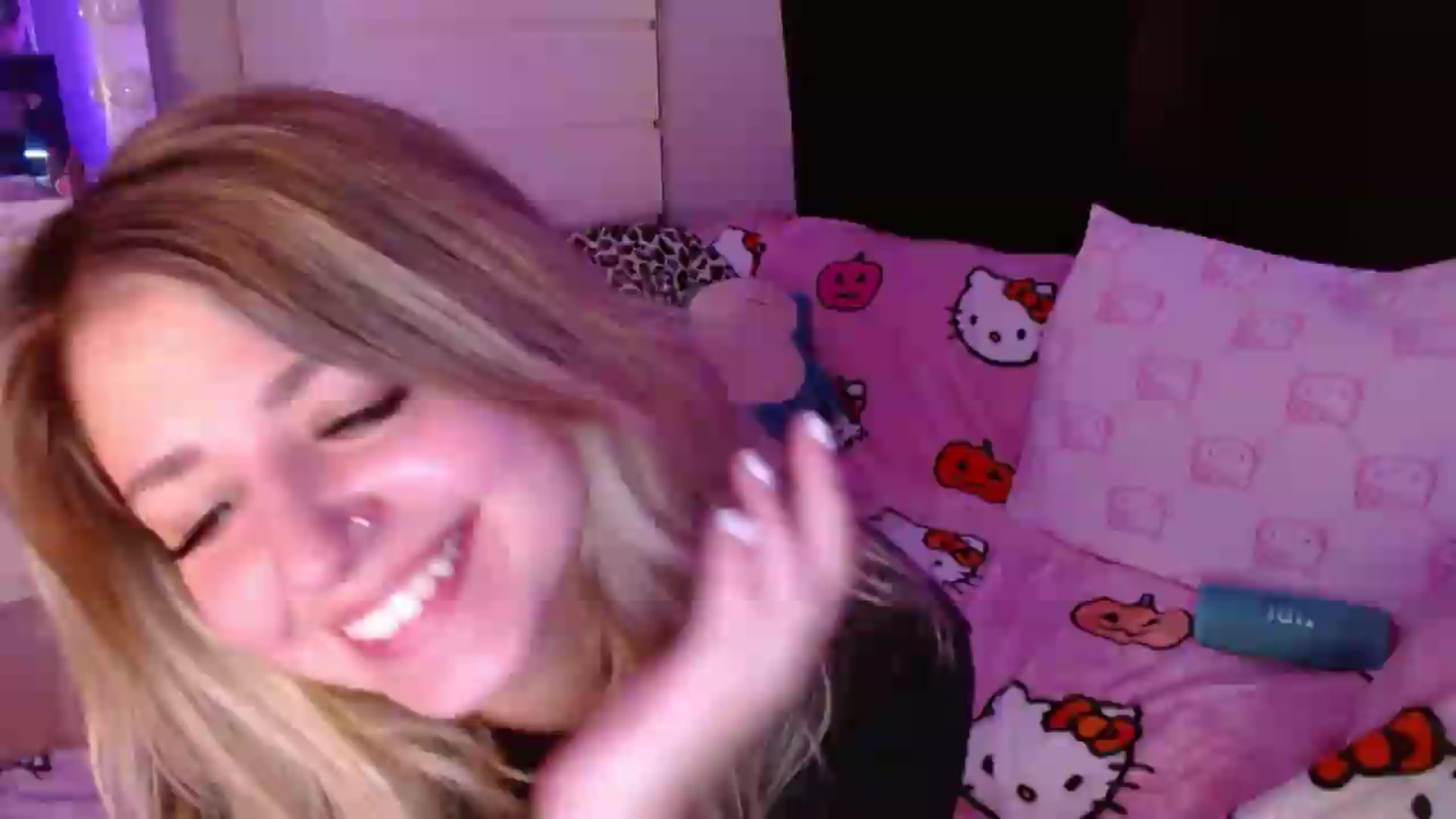 Gallery image thumbnail from Serafina's myfreecams stream on, 07/10/2026, 03:20 image 4 of 20