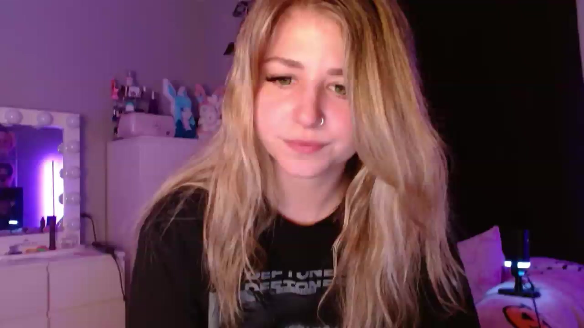 Gallery image thumbnail from Serafina's myfreecams stream on, 07/10/2026, 03:20 image 19 of 20