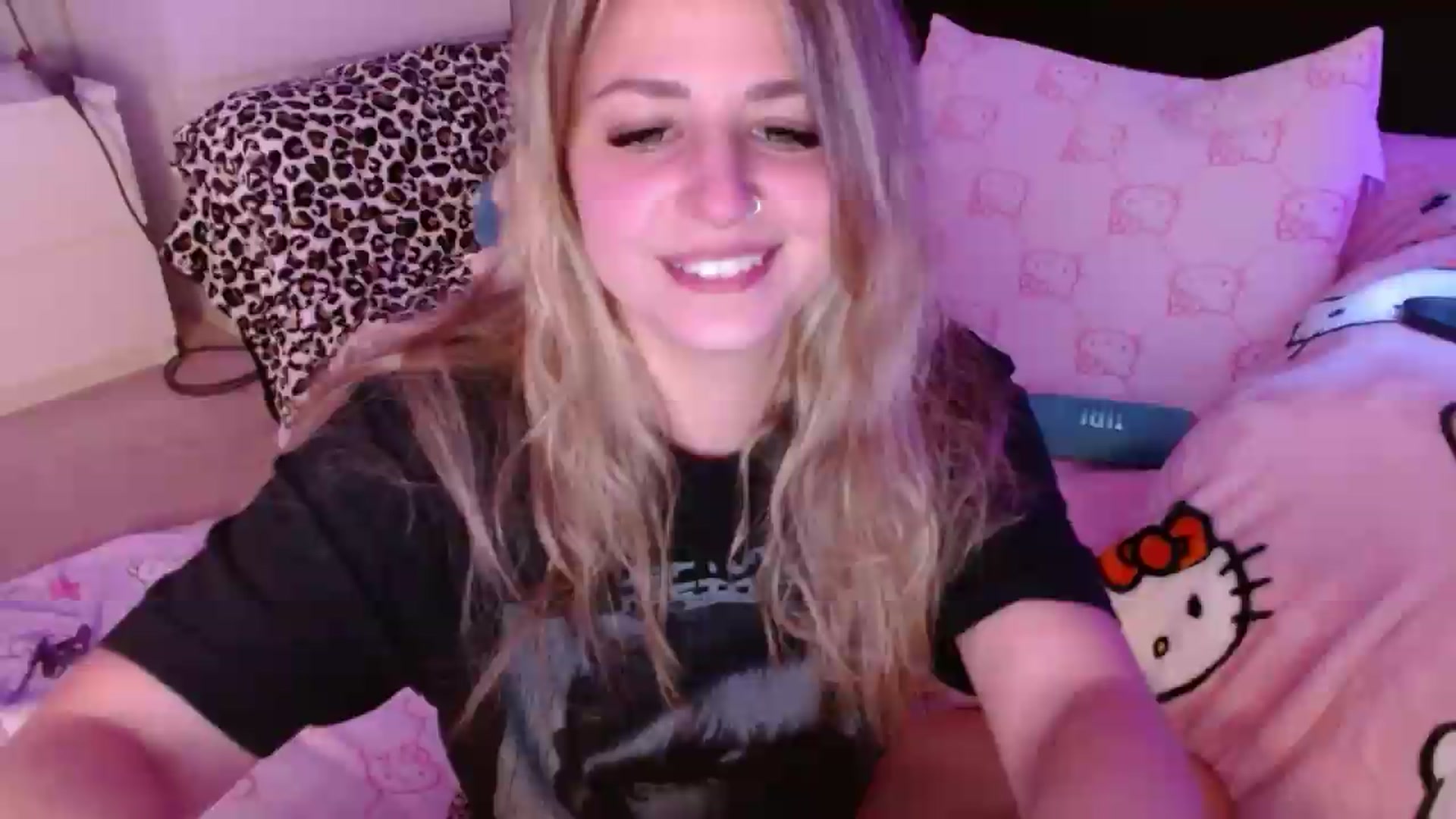 Gallery image thumbnail from Serafina's myfreecams stream on, 07/10/2026, 03:20 image 11 of 20