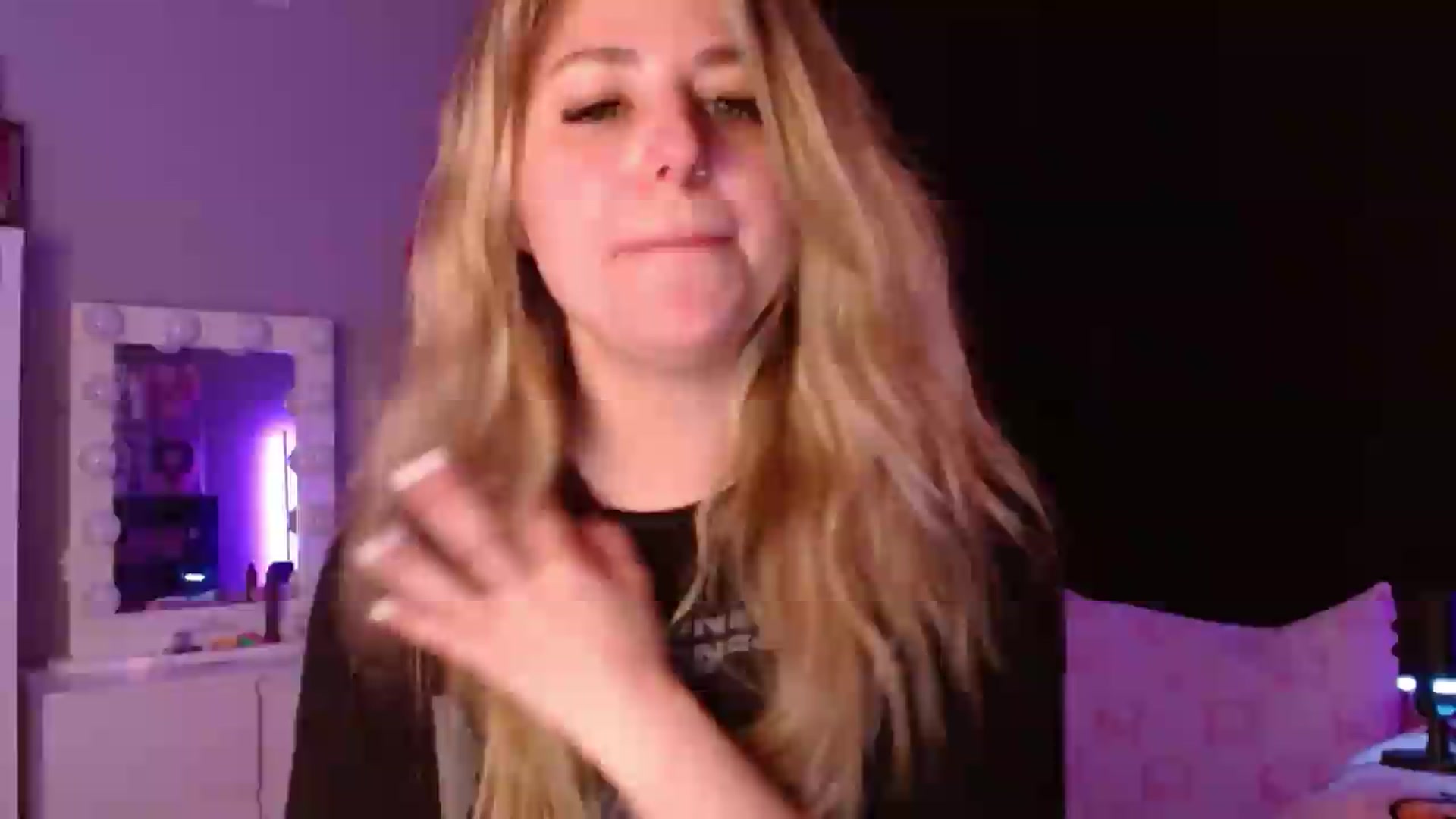 Gallery image thumbnail from Serafina's myfreecams stream on, 07/10/2026, 03:20 image 18 of 20