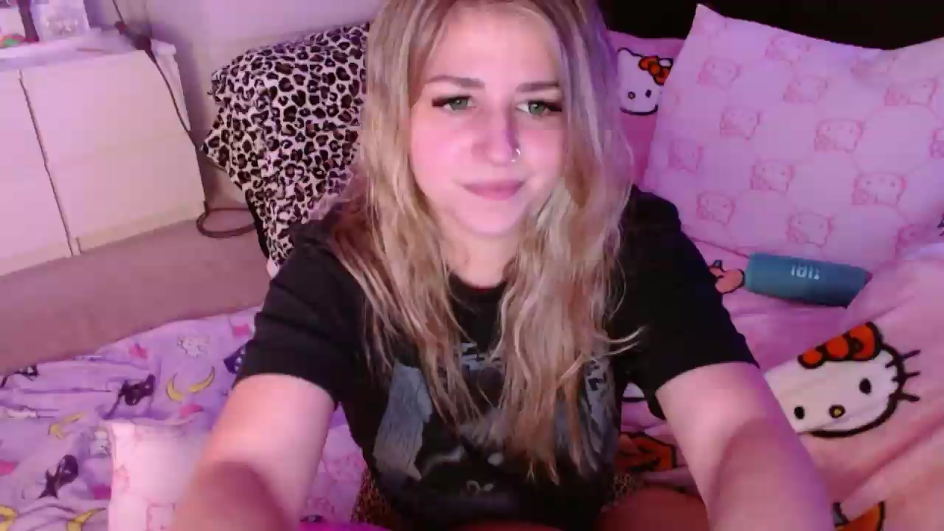 Gallery image thumbnail from Serafina's myfreecams stream on, 07/10/2026, 03:20 image 9 of 20