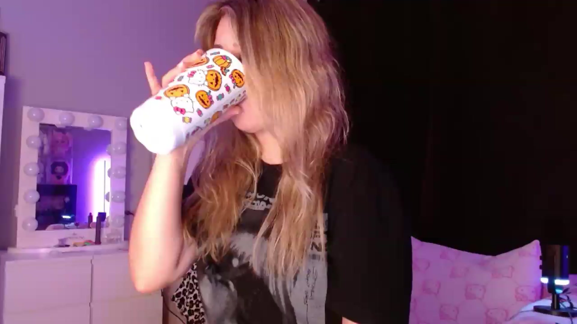 Gallery image thumbnail from Serafina's myfreecams stream on, 07/10/2026, 03:20 image 16 of 20