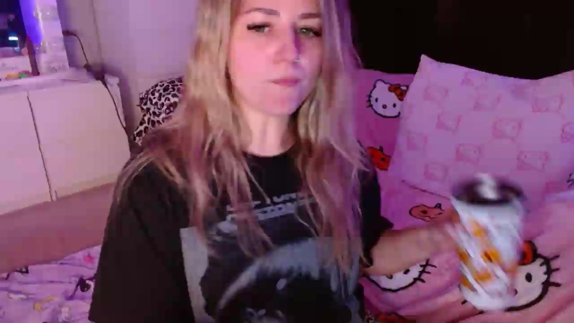 Gallery image thumbnail from Serafina's myfreecams stream on, 07/10/2026, 03:20 image 8 of 20
