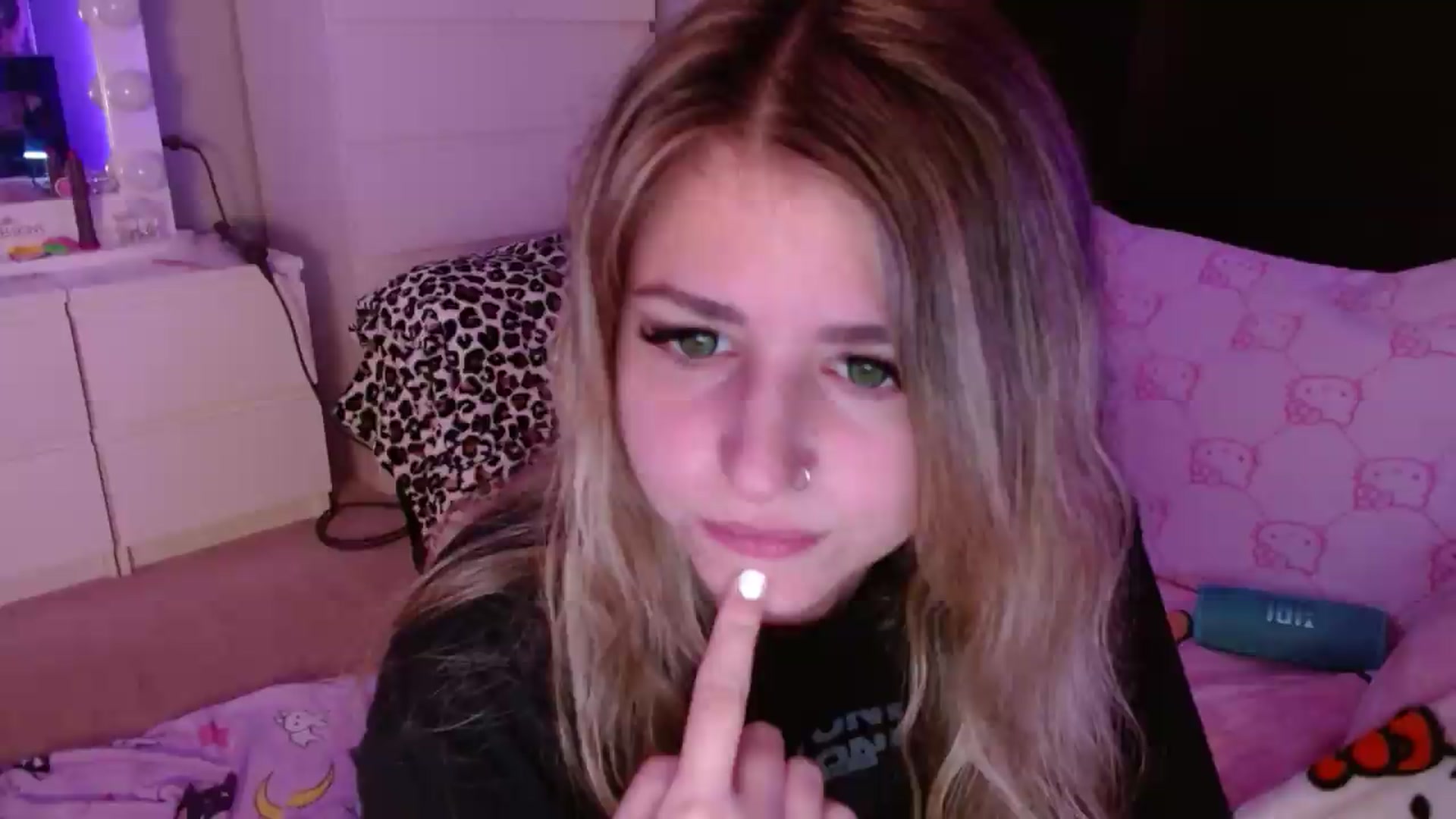 Gallery image thumbnail from Serafina's myfreecams stream on, 07/10/2026, 03:20 image 3 of 20