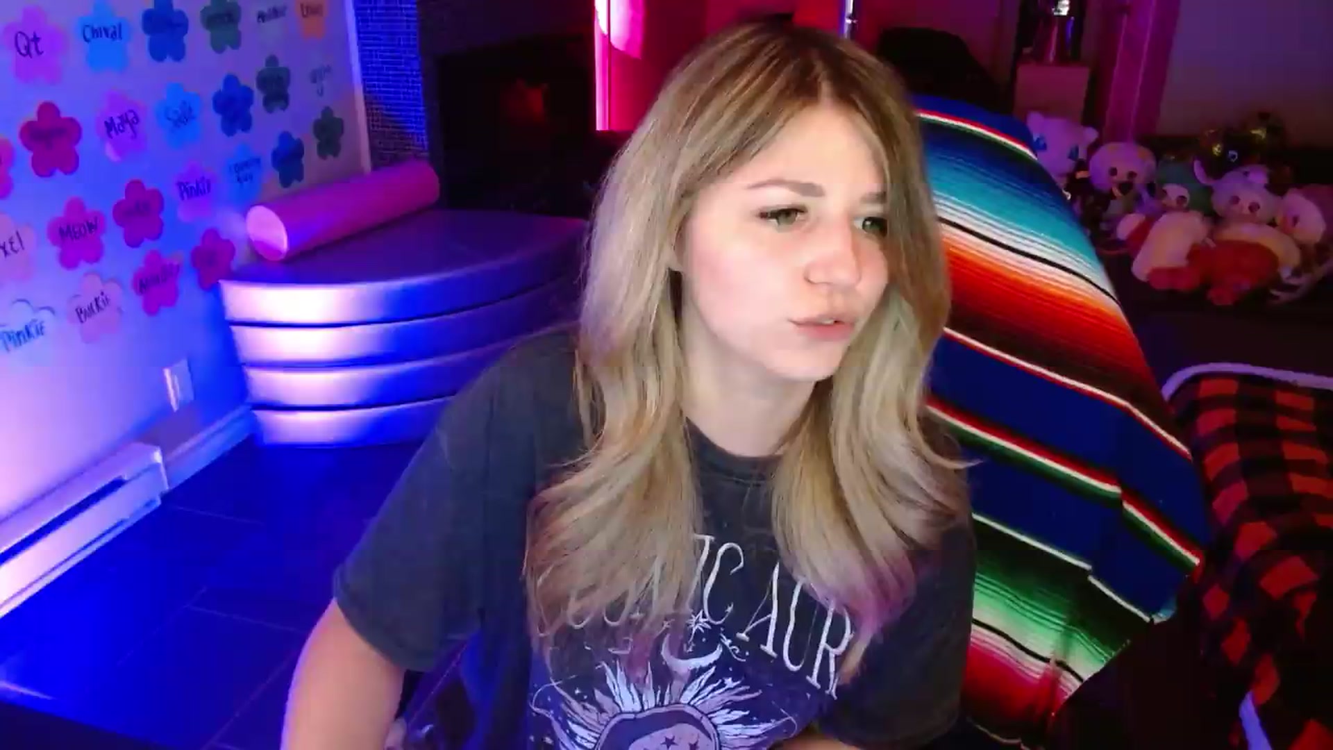 Gallery image thumbnail from Serafina's myfreecams stream on, 07/12/2026, 03:53 image 18 of 20