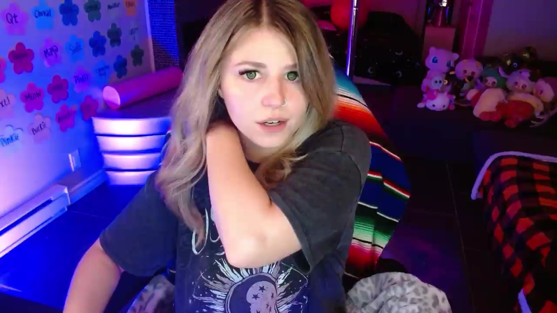 Gallery image thumbnail from Serafina's myfreecams stream on, 07/12/2026, 03:53 image 4 of 20
