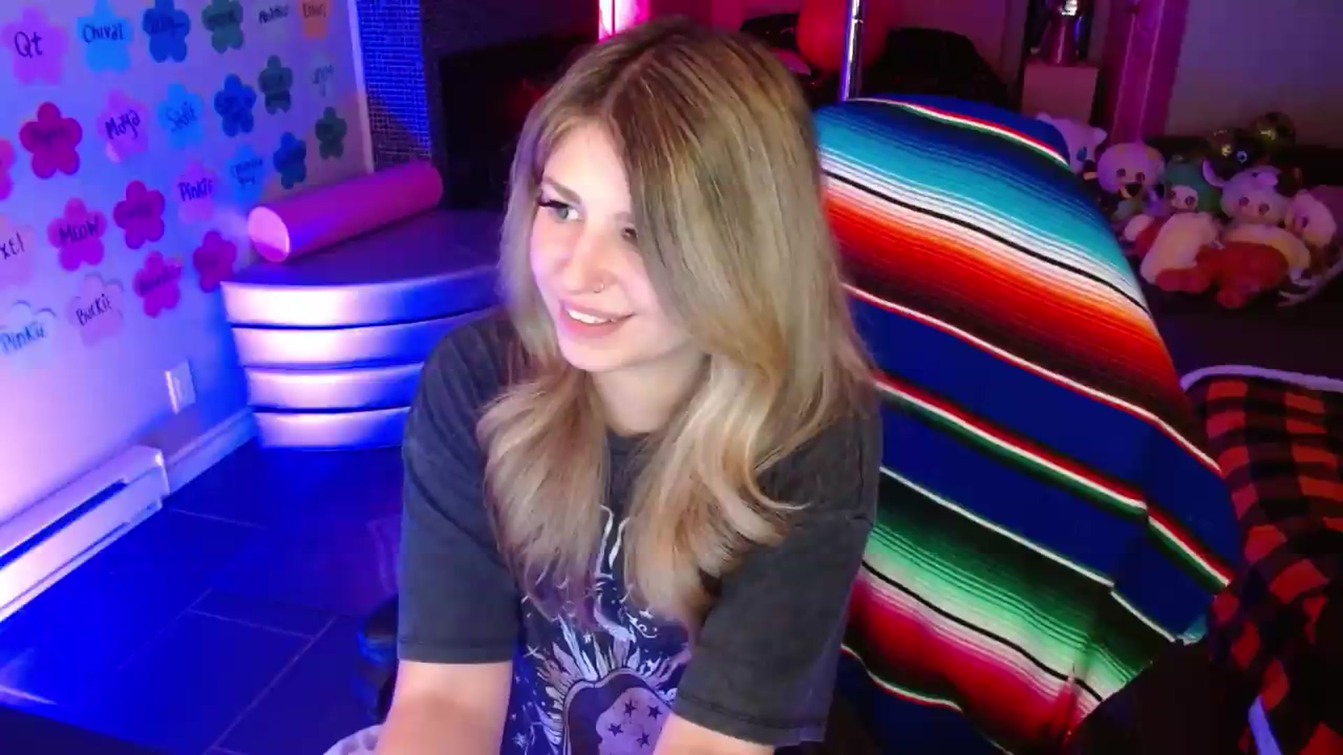 Gallery image thumbnail from Serafina's myfreecams stream on, 07/12/2026, 03:53 image 20 of 20