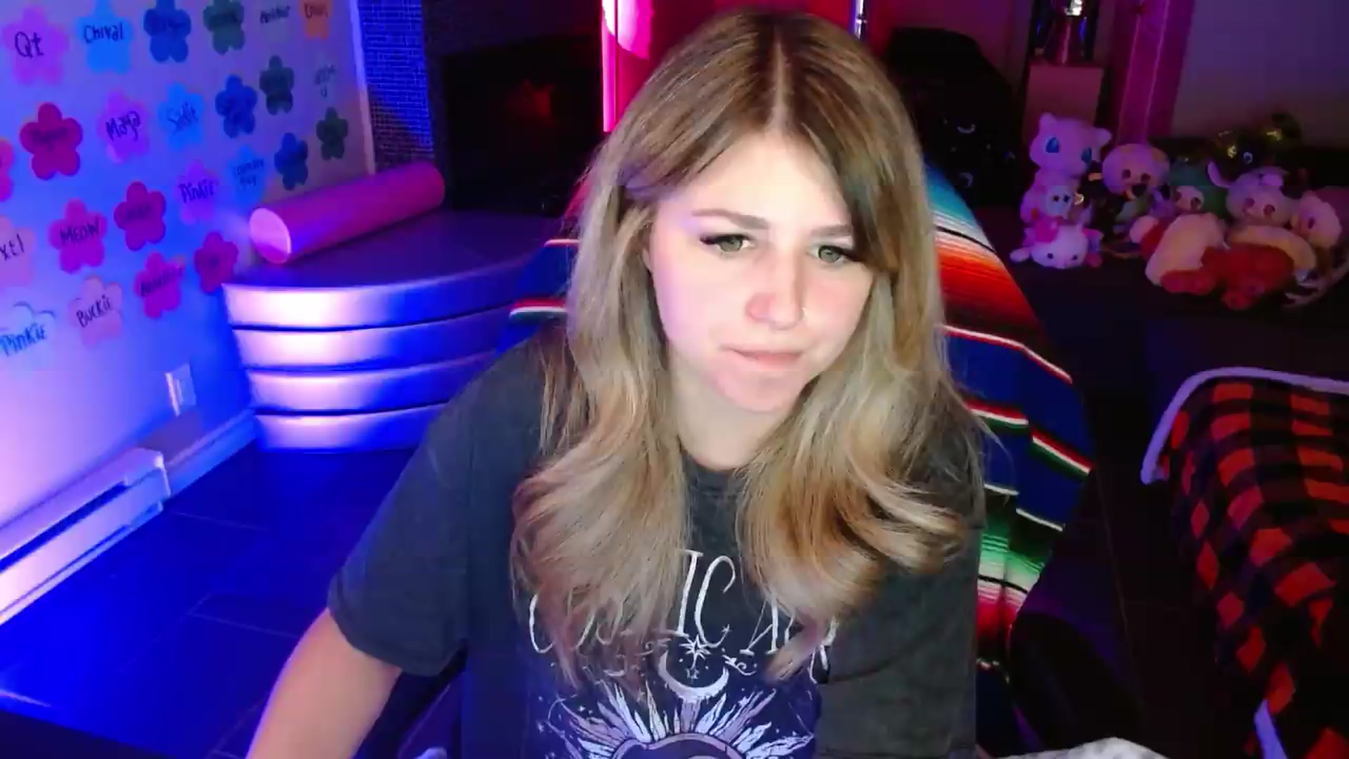Gallery image thumbnail from Serafina's myfreecams stream on, 07/12/2026, 03:53 image 15 of 20