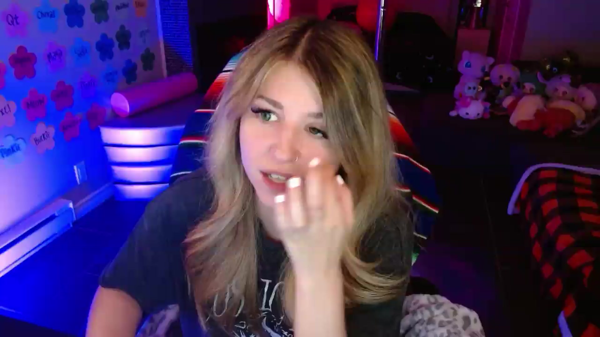 Gallery image thumbnail from Serafina's myfreecams stream on, 07/12/2026, 03:53 image 11 of 20