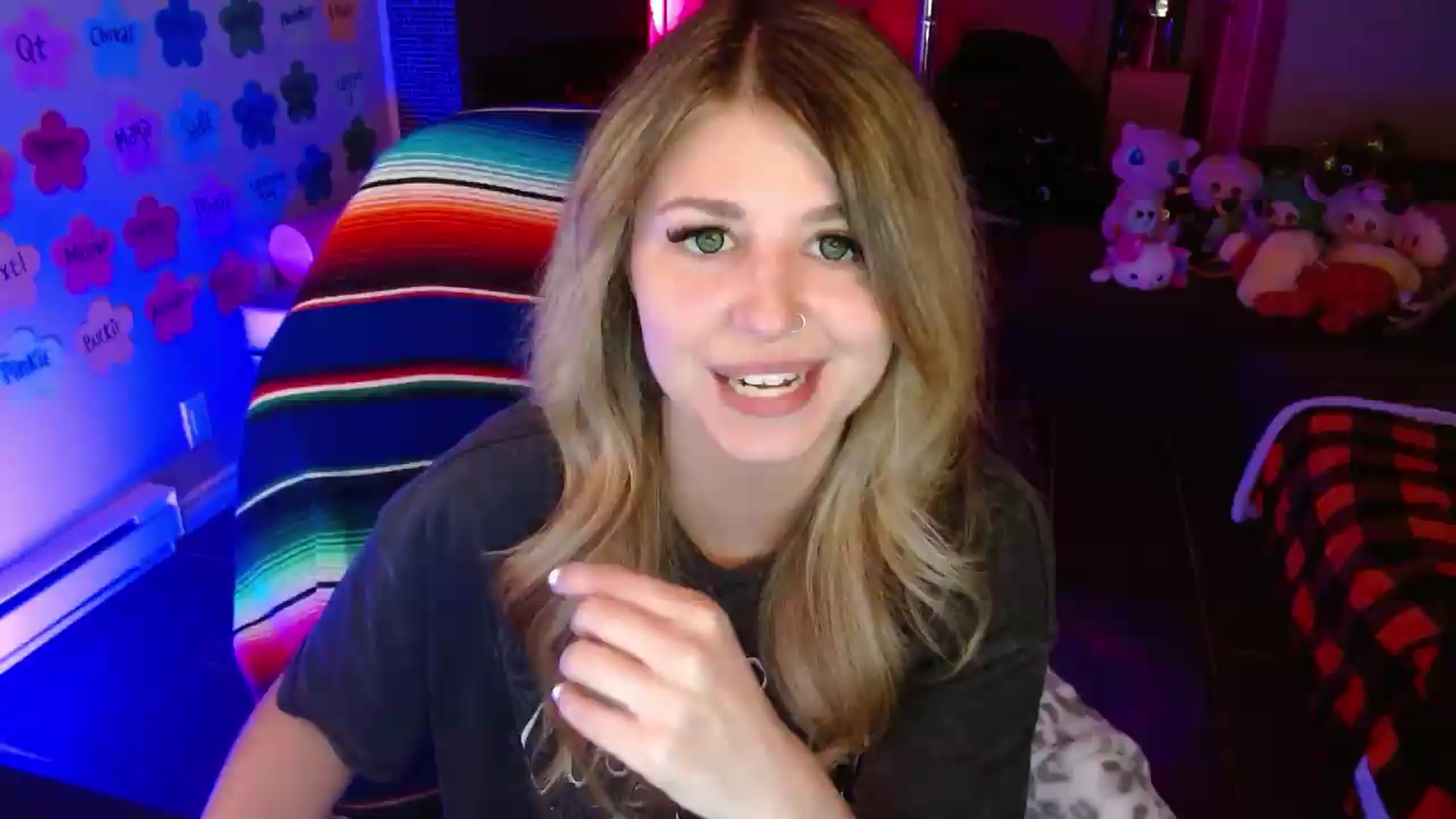 Gallery image thumbnail from Serafina's myfreecams stream on, 07/12/2026, 03:53 image 2 of 20