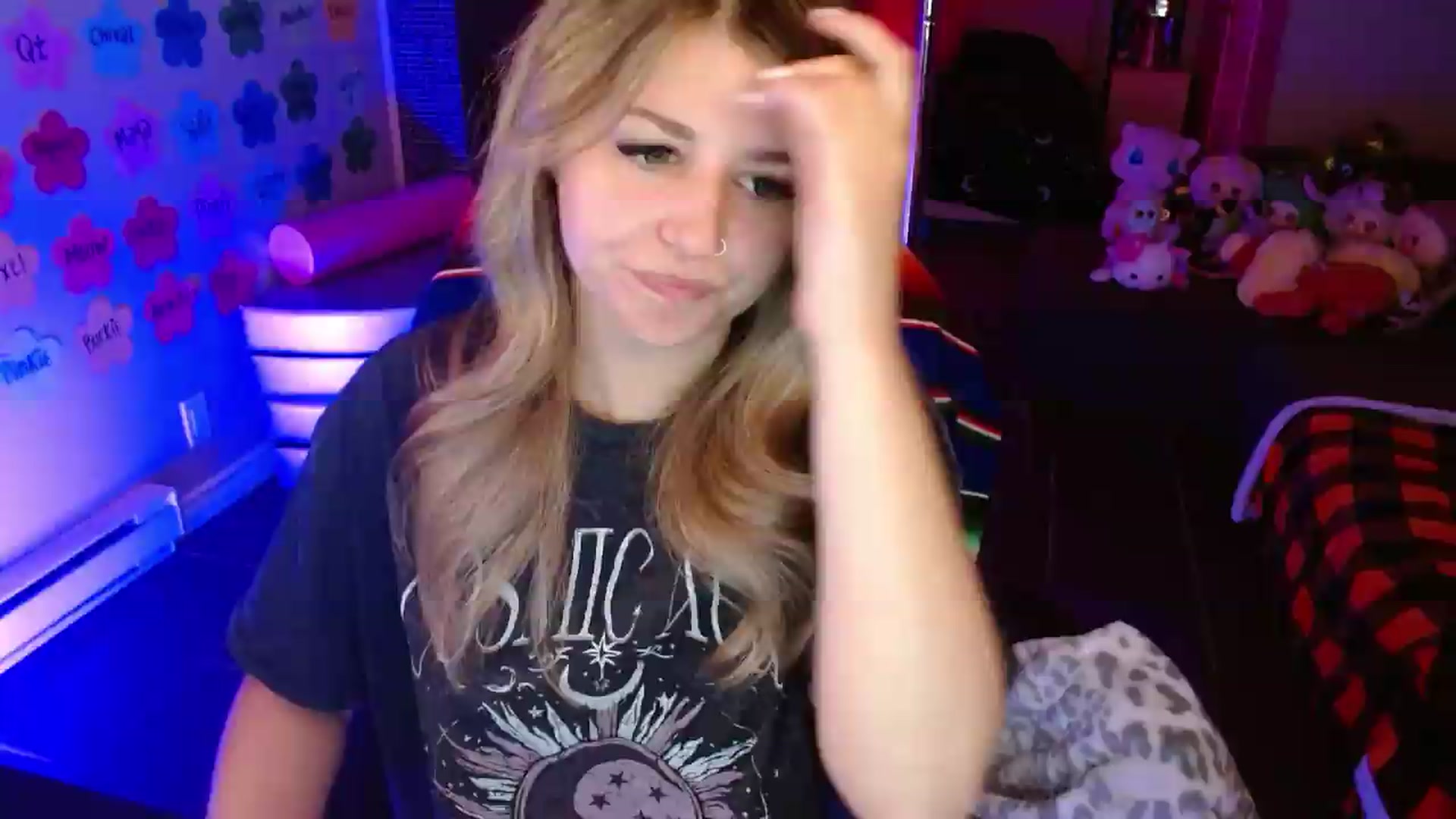 Gallery image thumbnail from Serafina's myfreecams stream on, 07/12/2026, 03:53 image 13 of 20