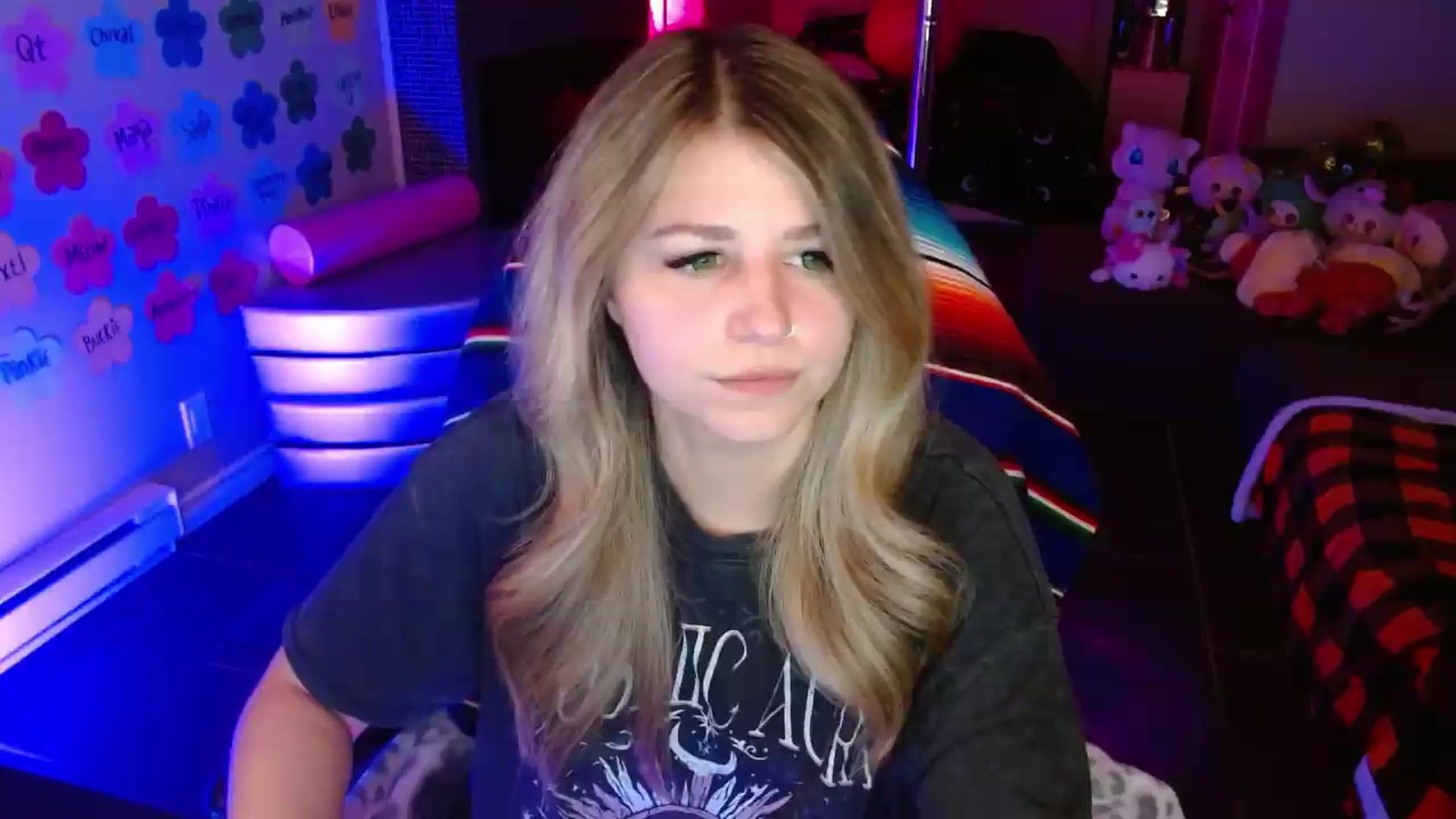 Gallery image thumbnail from Serafina's myfreecams stream on, 07/12/2026, 03:53 image 7 of 20