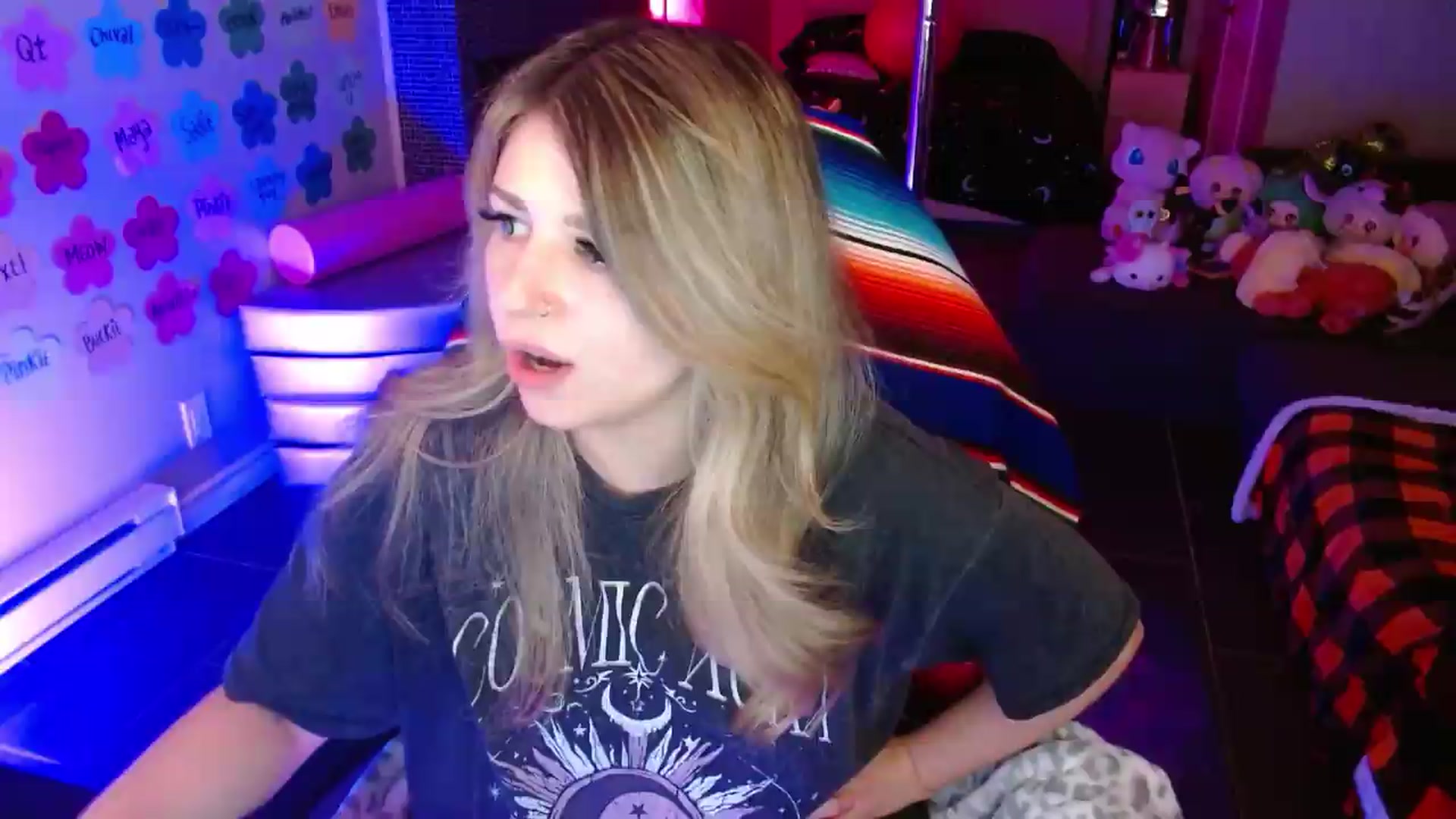 Gallery image thumbnail from Serafina's myfreecams stream on, 07/12/2026, 03:53 image 5 of 20