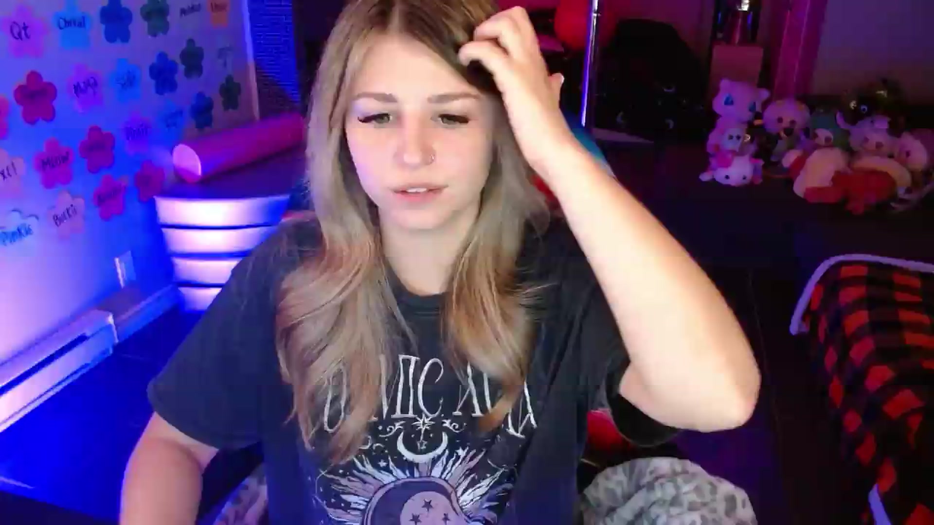 Gallery image thumbnail from Serafina's myfreecams stream on, 07/12/2026, 03:53 image 6 of 20
