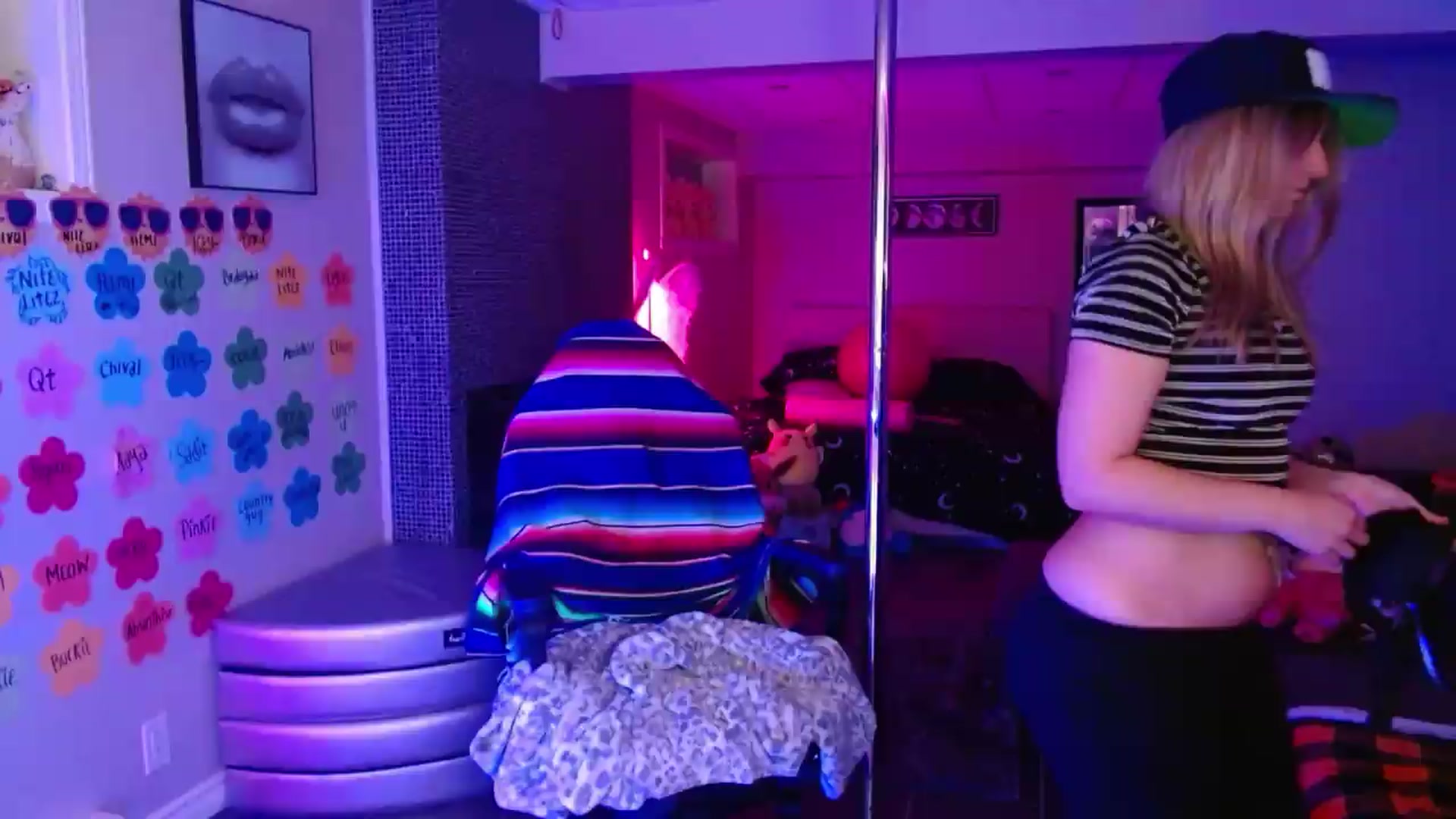 Gallery image thumbnail from Serafina's myfreecams stream on, 07/19/2026, 03:42 image 13 of 20