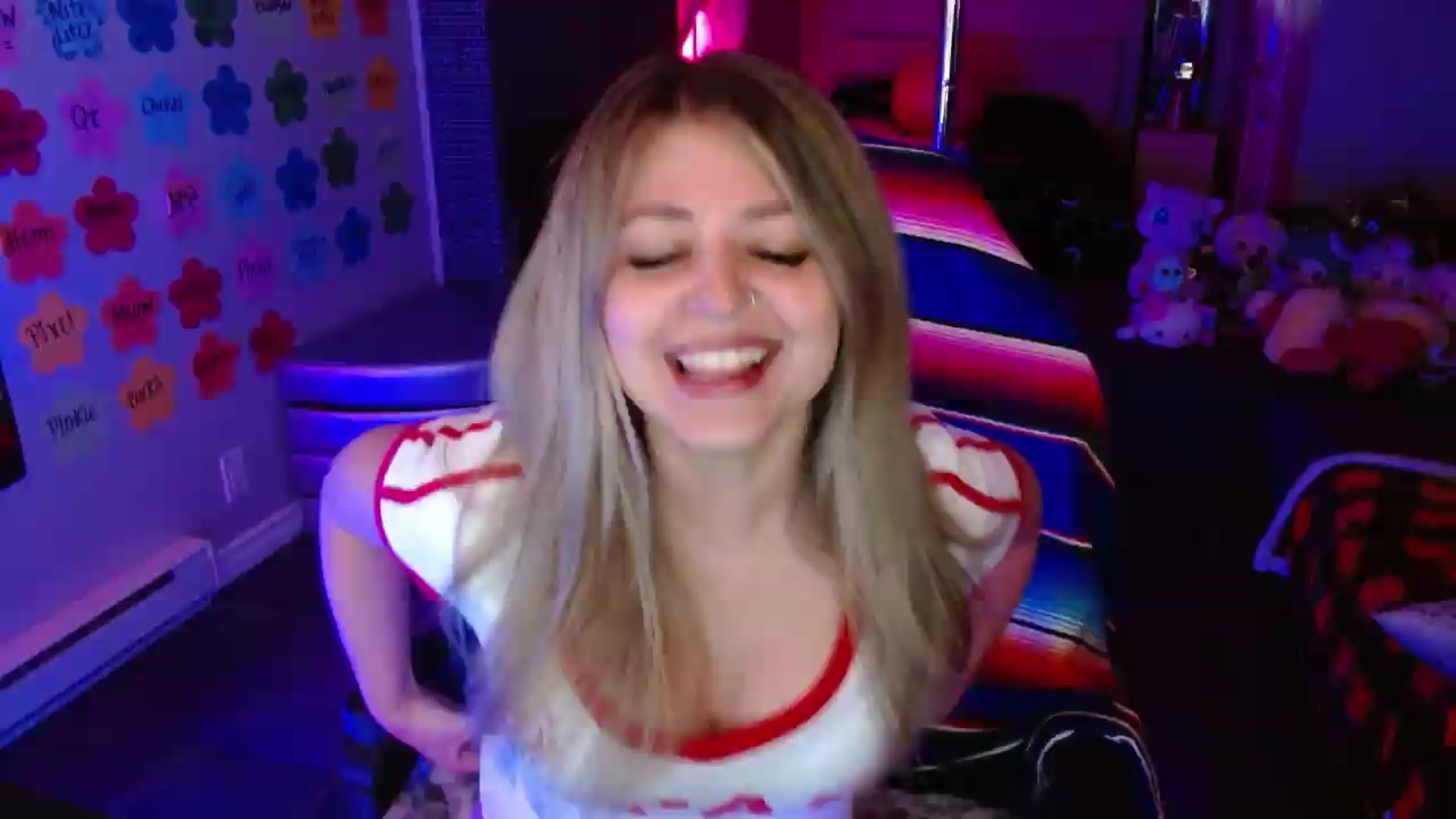 Gallery image thumbnail from Serafina's myfreecams stream on, 07/20/2026, 03:28 image 16 of 20