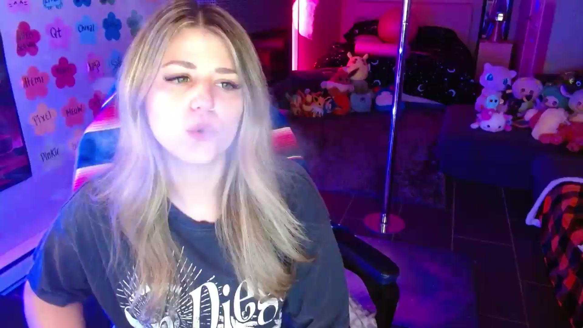 Gallery image thumbnail from Serafina's myfreecams stream on, 07/23/2026, 04:47 image 14 of 20
