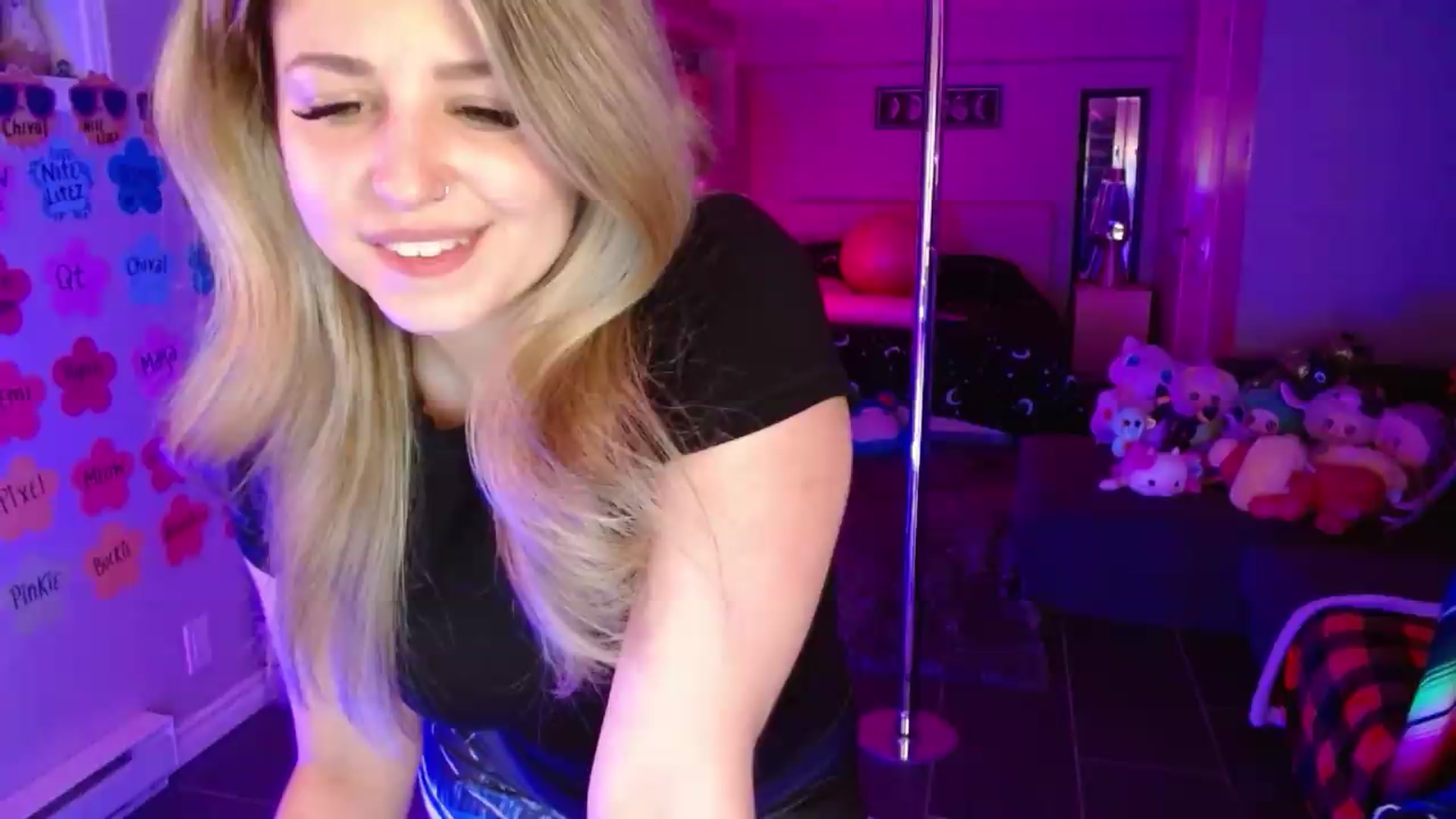 Gallery image thumbnail from Serafina's myfreecams stream on, 07/27/2026, 03:33 image 20 of 20