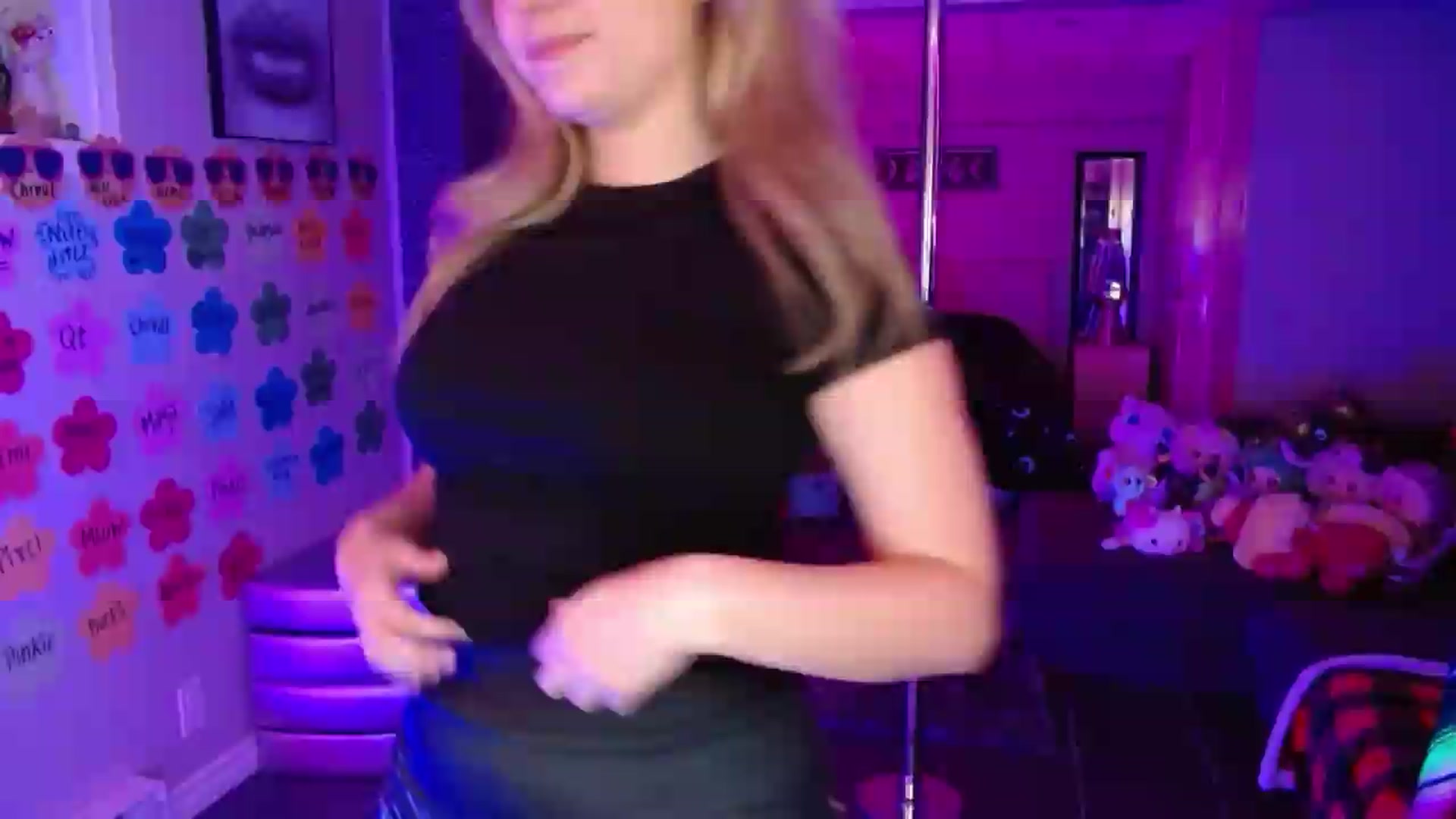 Gallery image thumbnail from Serafina's myfreecams stream on, 07/27/2026, 03:33 image 14 of 20