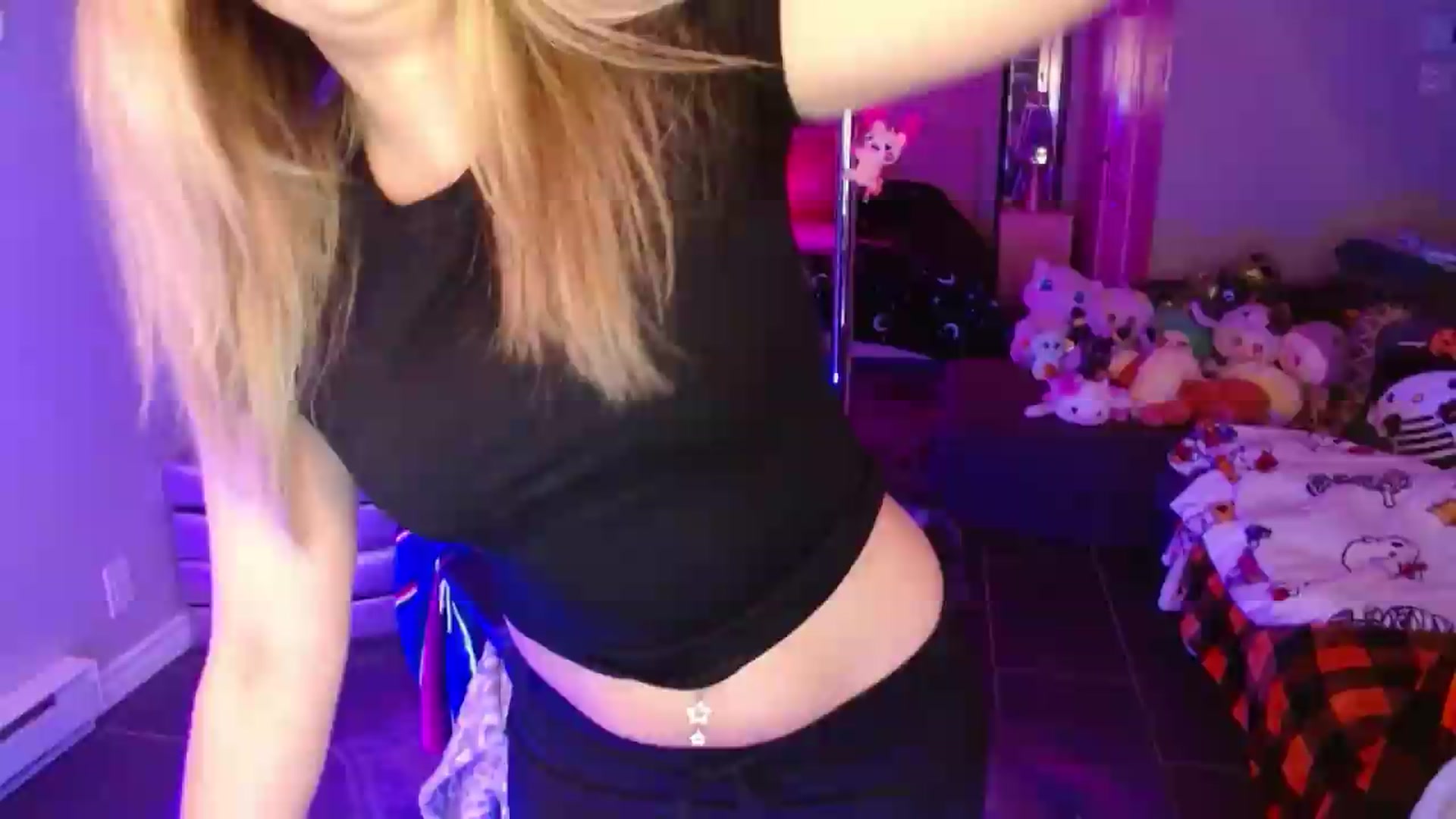 Gallery image thumbnail from Serafina's myfreecams stream on, 08/03/2026, 03:07 image 11 of 20