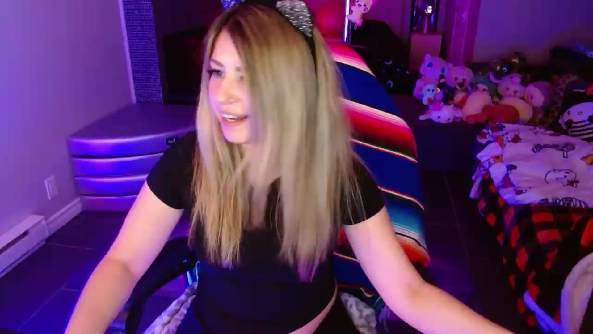 Gallery image thumbnail from Serafina's myfreecams stream on, 08/03/2026, 03:07 image 7 of 20